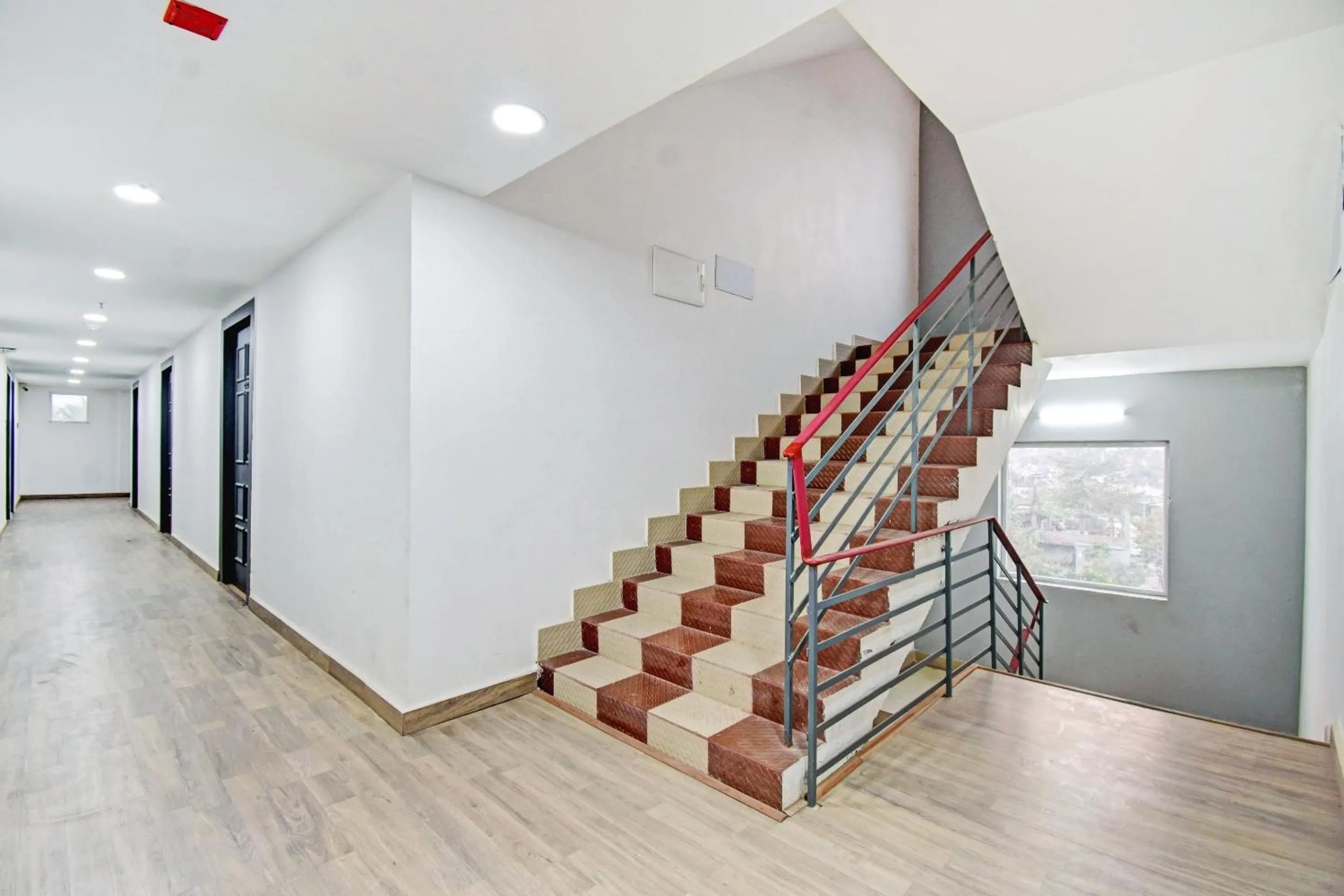 Lobby or reception in Super Townhouse The Royal Retreat