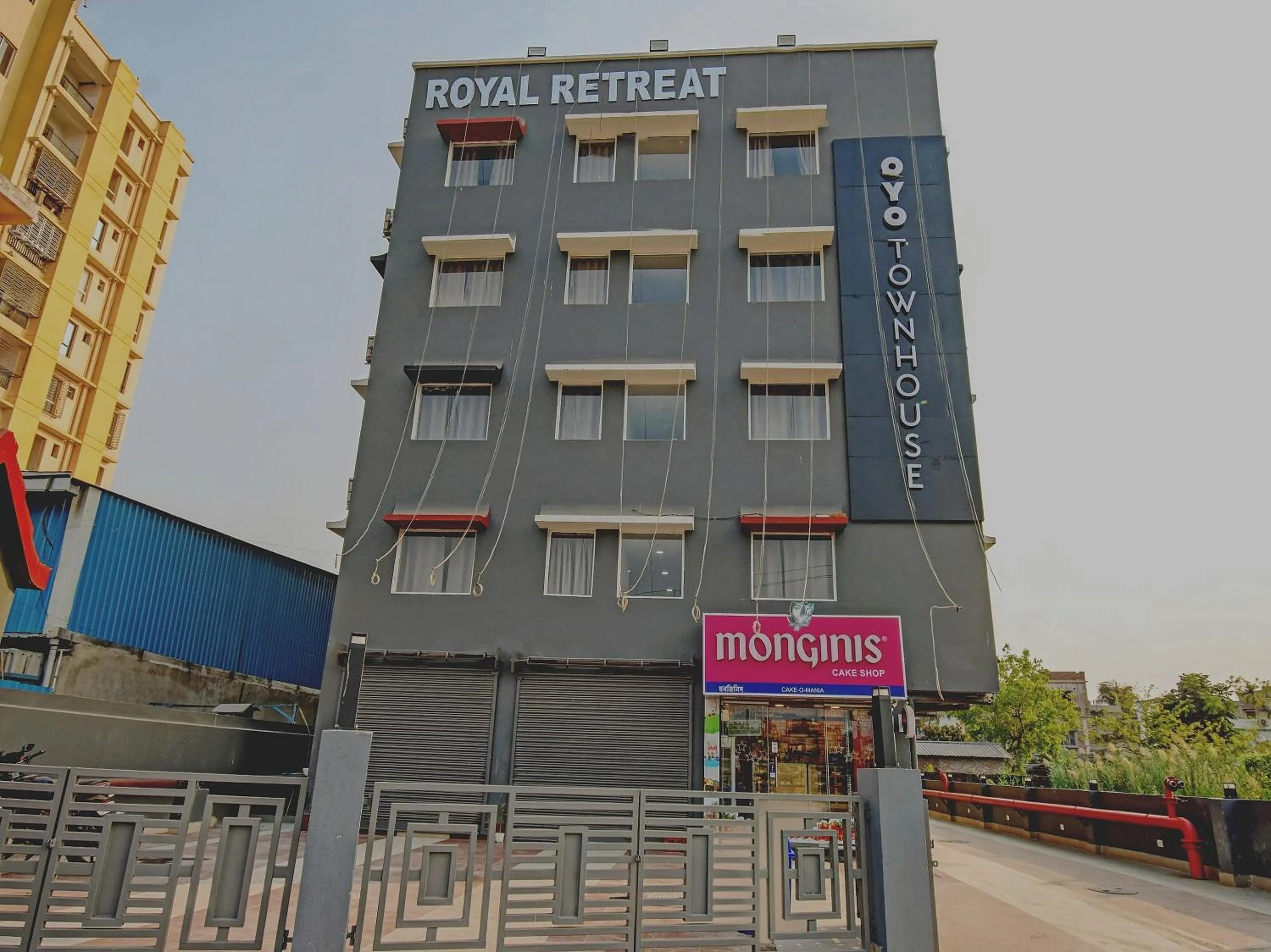 Facade/entrance in Super Townhouse The Royal Retreat