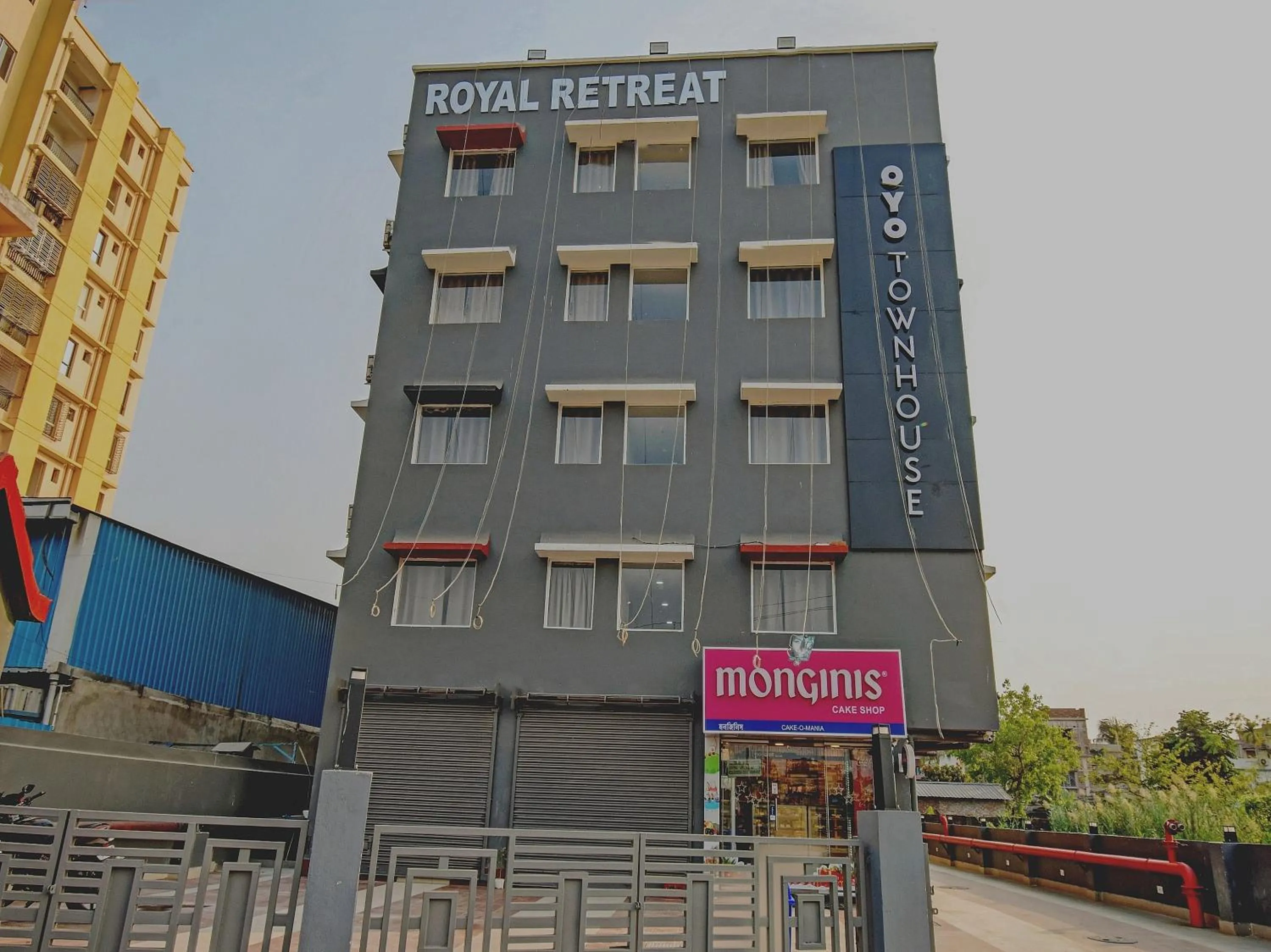 Facade/entrance in Super Townhouse The Royal Retreat