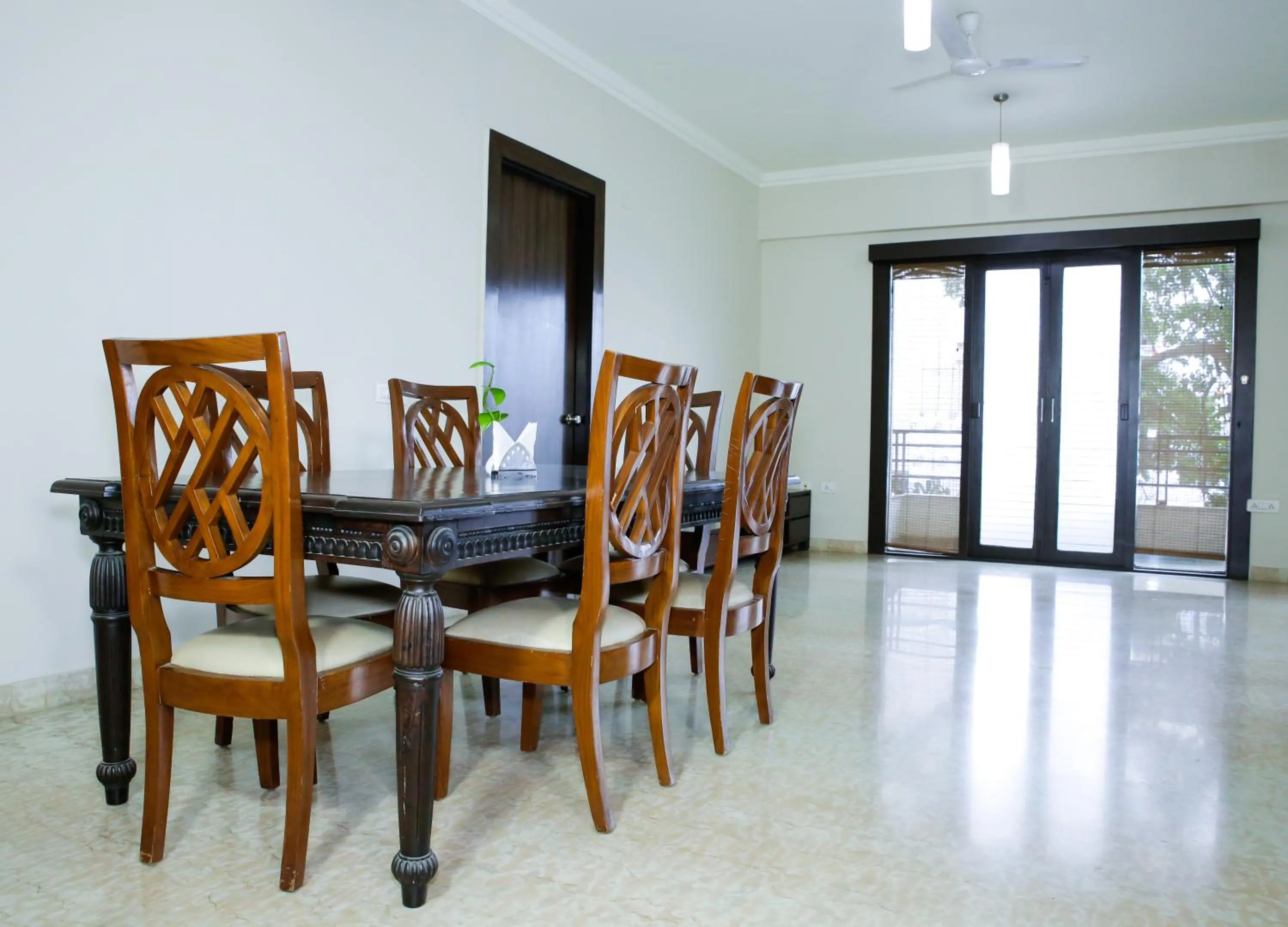 Restaurant/places to eat in Transtree Brookefields - Corporate Stays