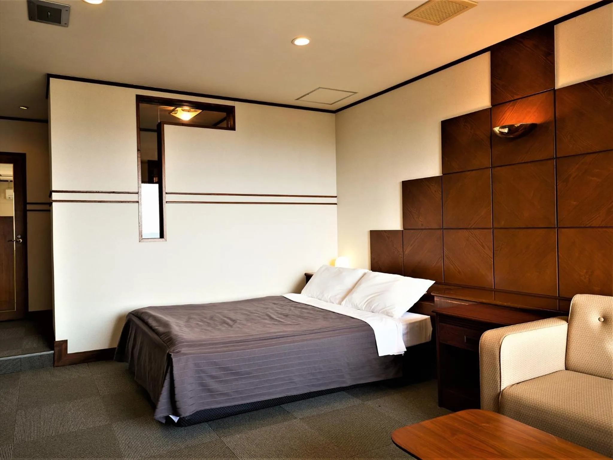 Photo of the whole room, Bed in Purari OKINAWA