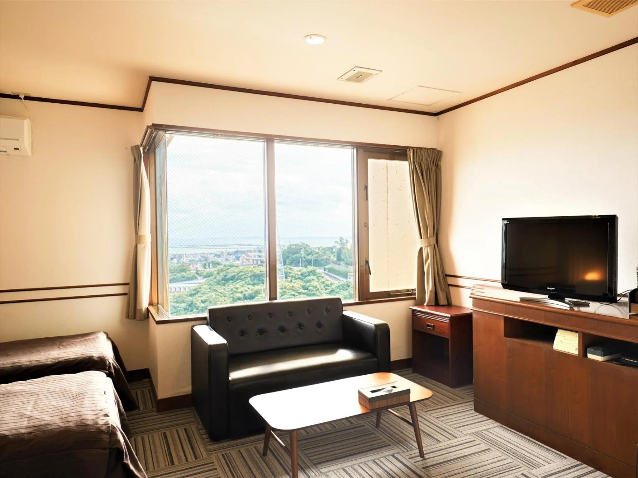 Photo of the whole room in Purari OKINAWA