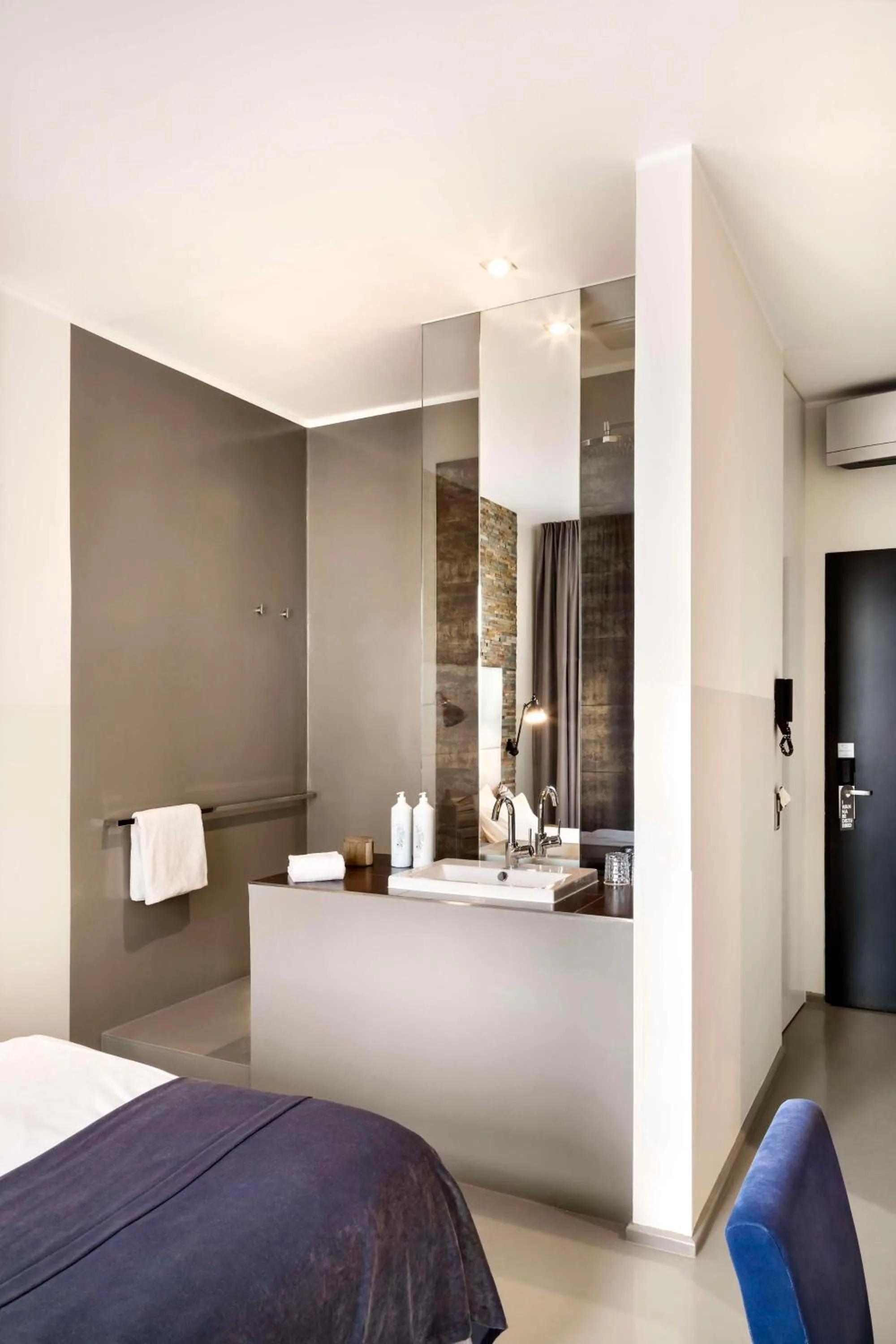 Bathroom, Bed in Lux 11 Berlin-Mitte