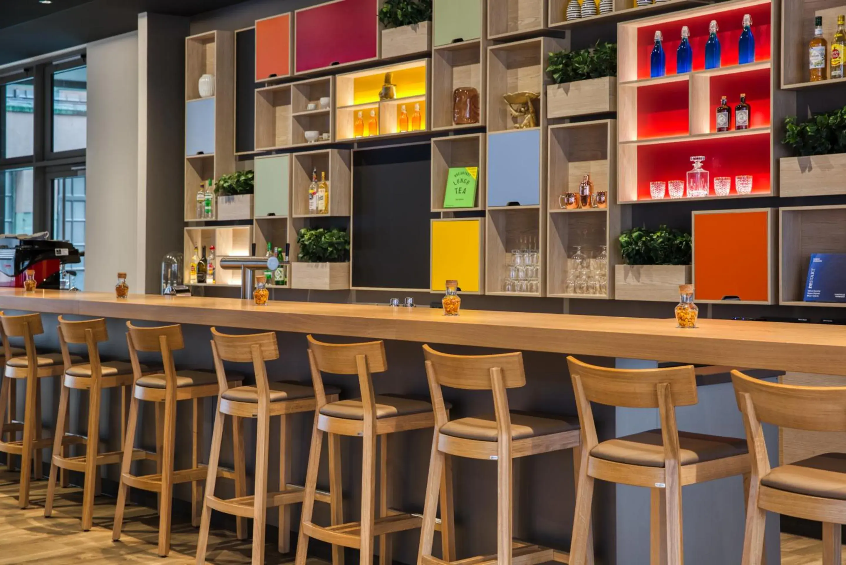 Lounge or bar in IntercityHotel Wiesbaden Lounge or bar in IntercityHotel Wiesbaden