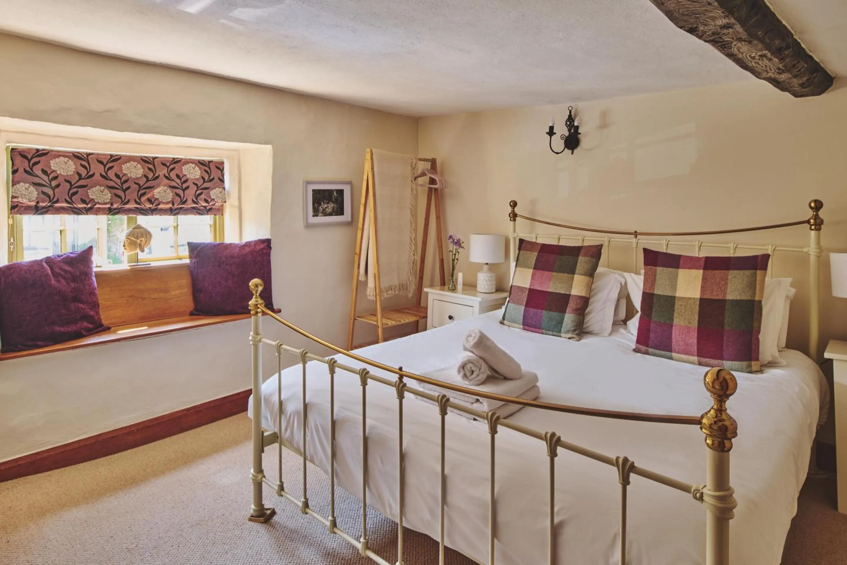 Bedroom, Bed in Coniston House - Eco Hot Tub