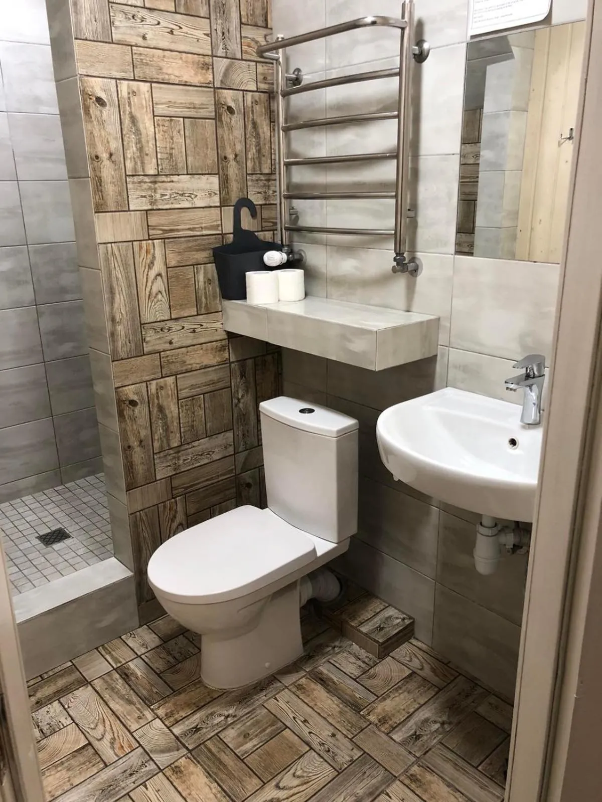 Shower in Budget Family Hotel