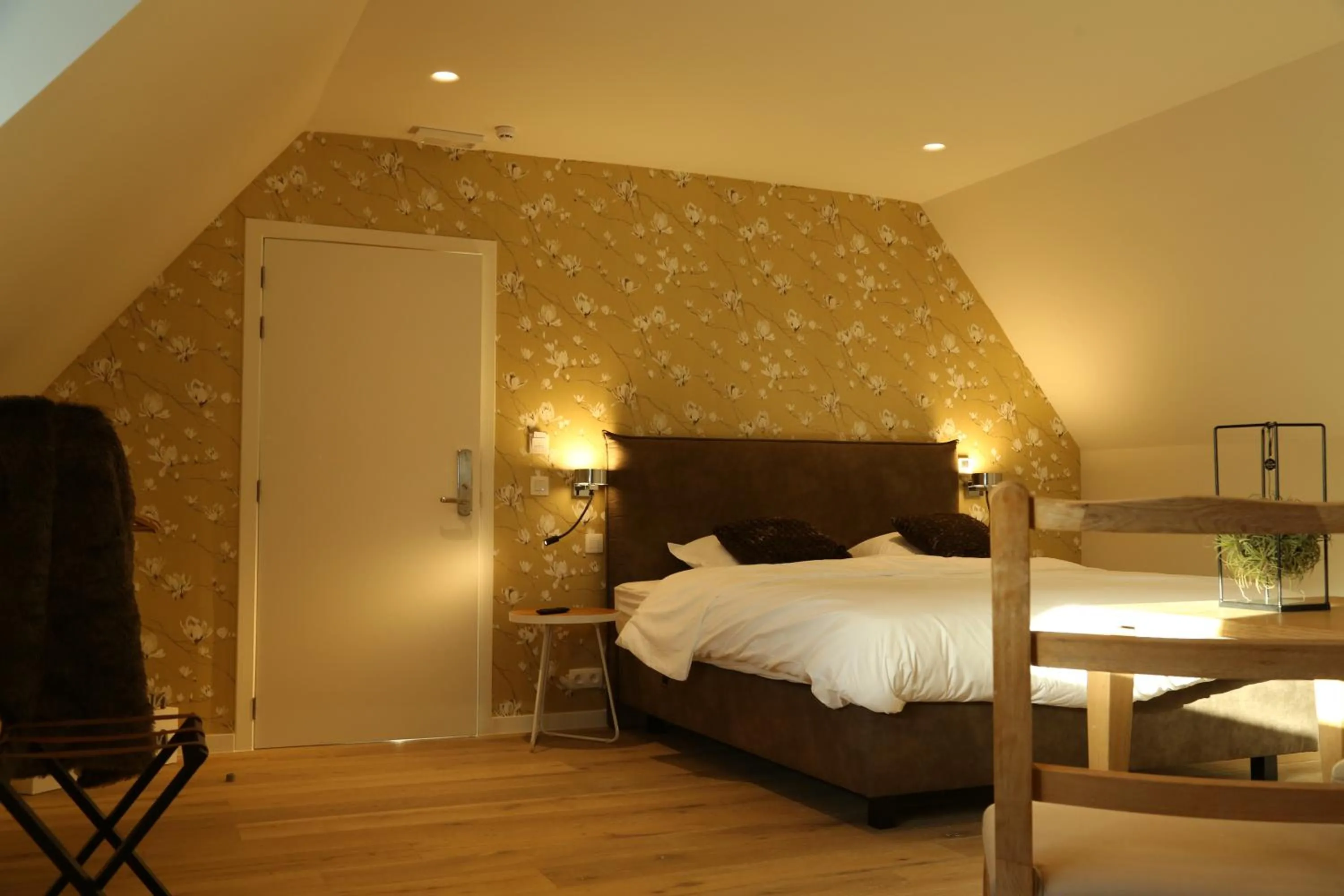 King Room with Garden View in B&B Leonie