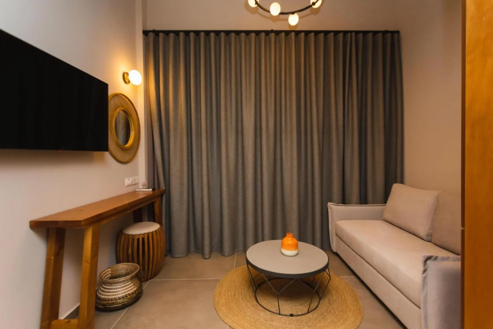 TV and multimedia in Amoessa Boutique - Adults Only