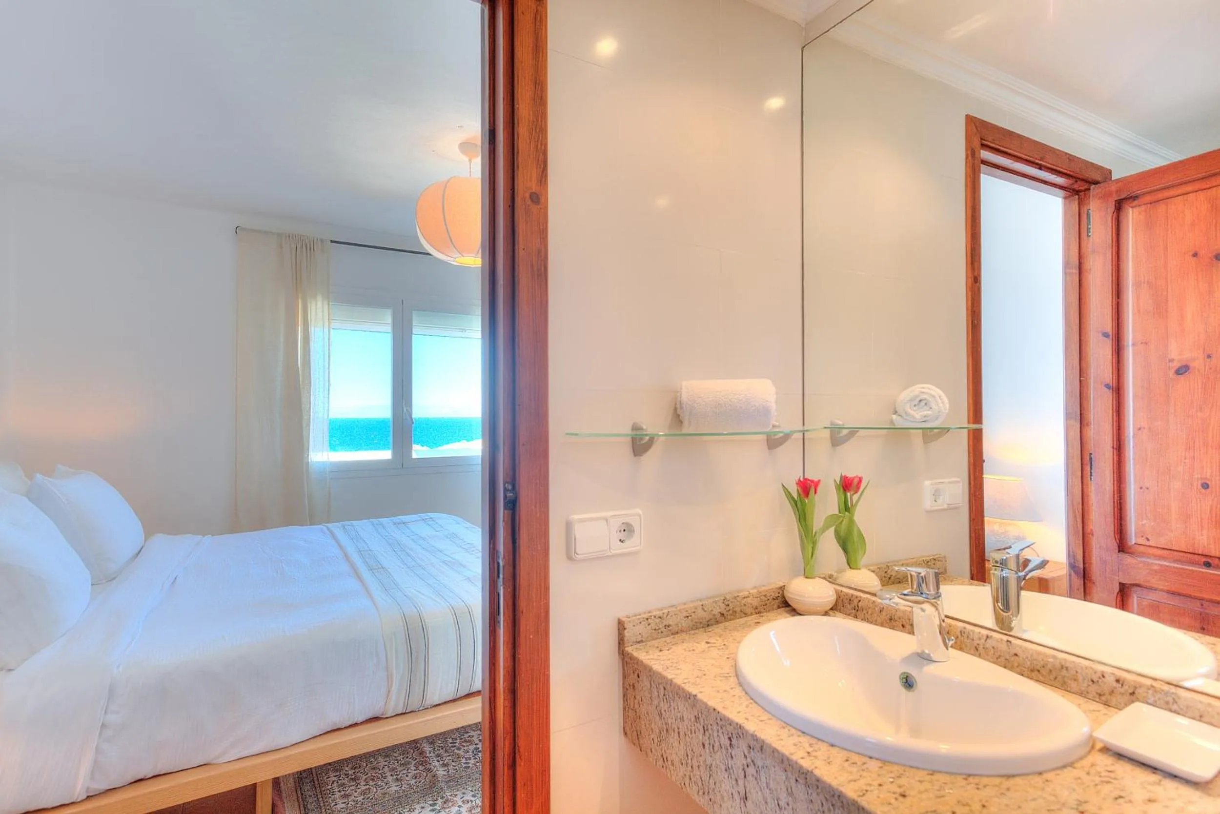 Bathroom, Bed in Apartmentos Nort