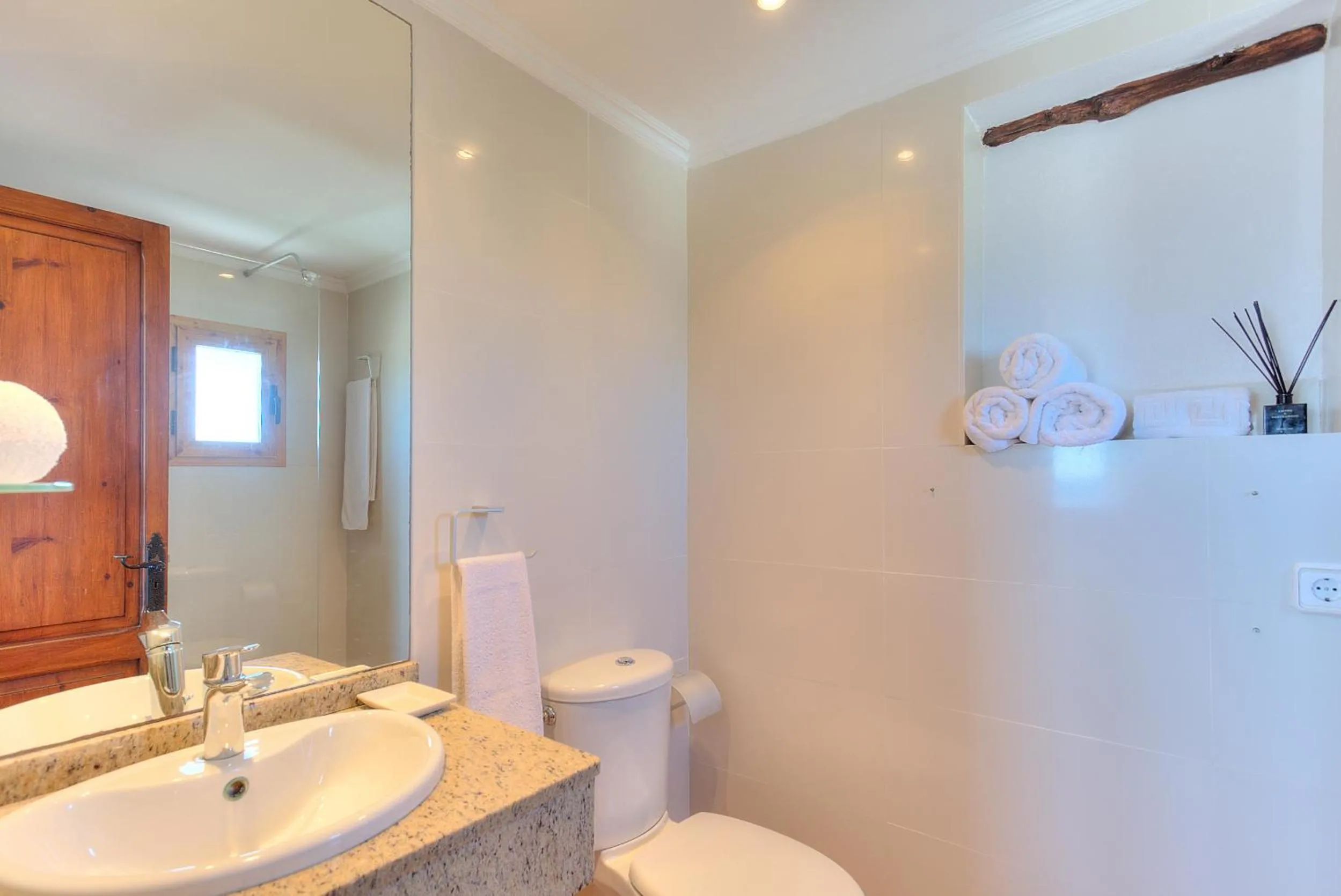 Shower in Apartmentos Nort