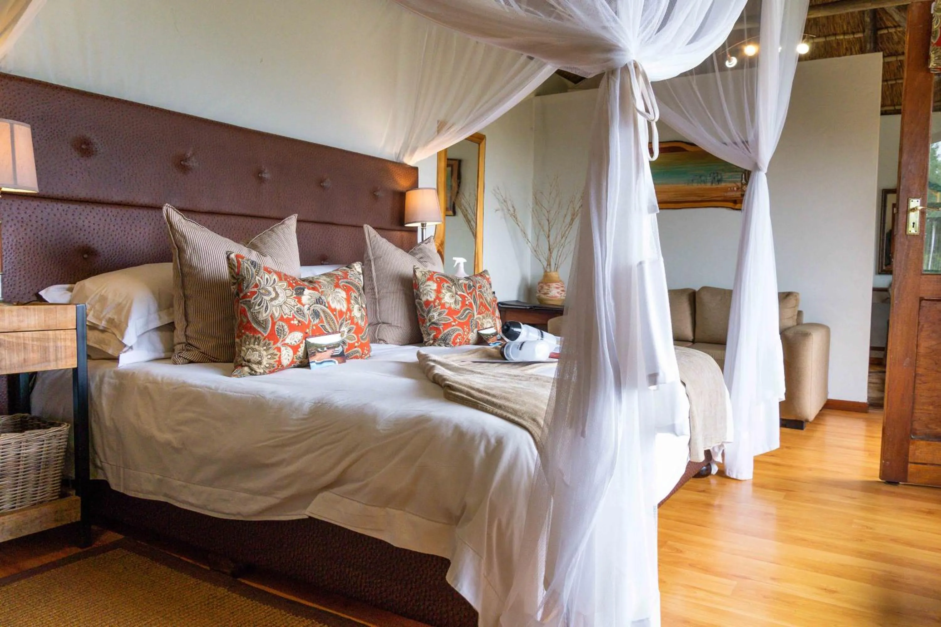 Bed in Woodbury Lodge – Amakhala Game Reserve