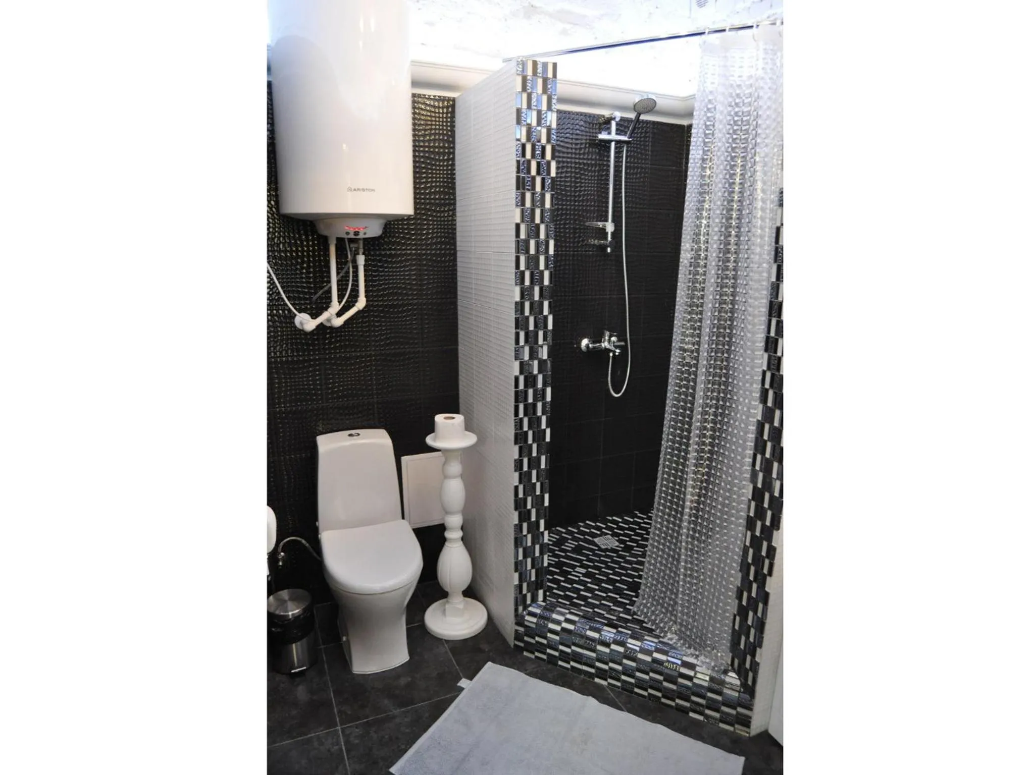 Toilet in Aparthotel