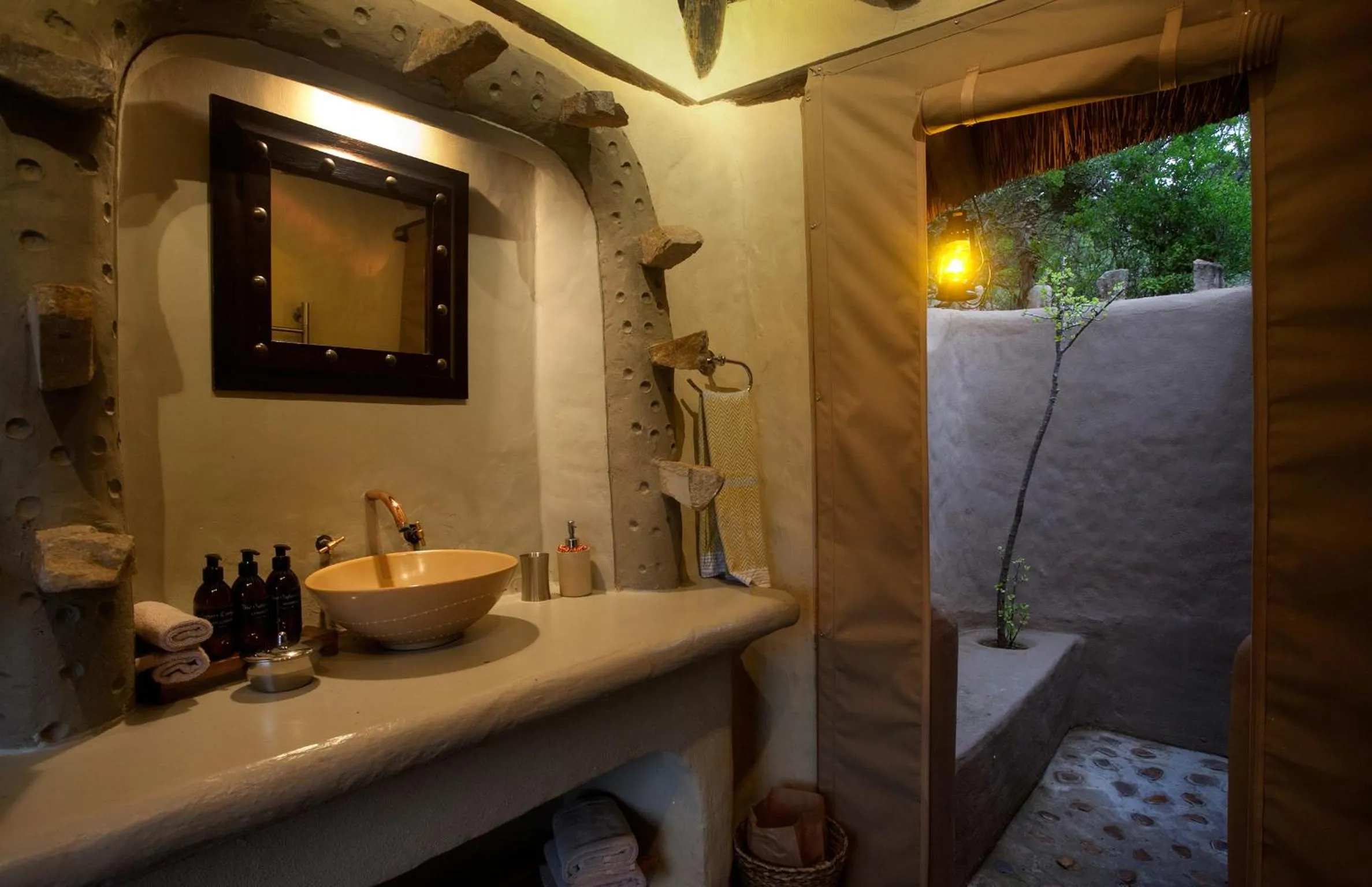 Bathroom in Safari Lodge - Amakhala Game Reserve