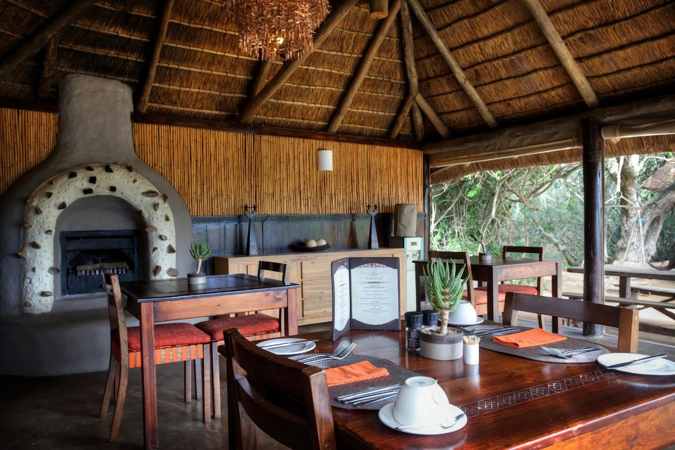 Dining area in Safari Lodge - Amakhala Game Reserve