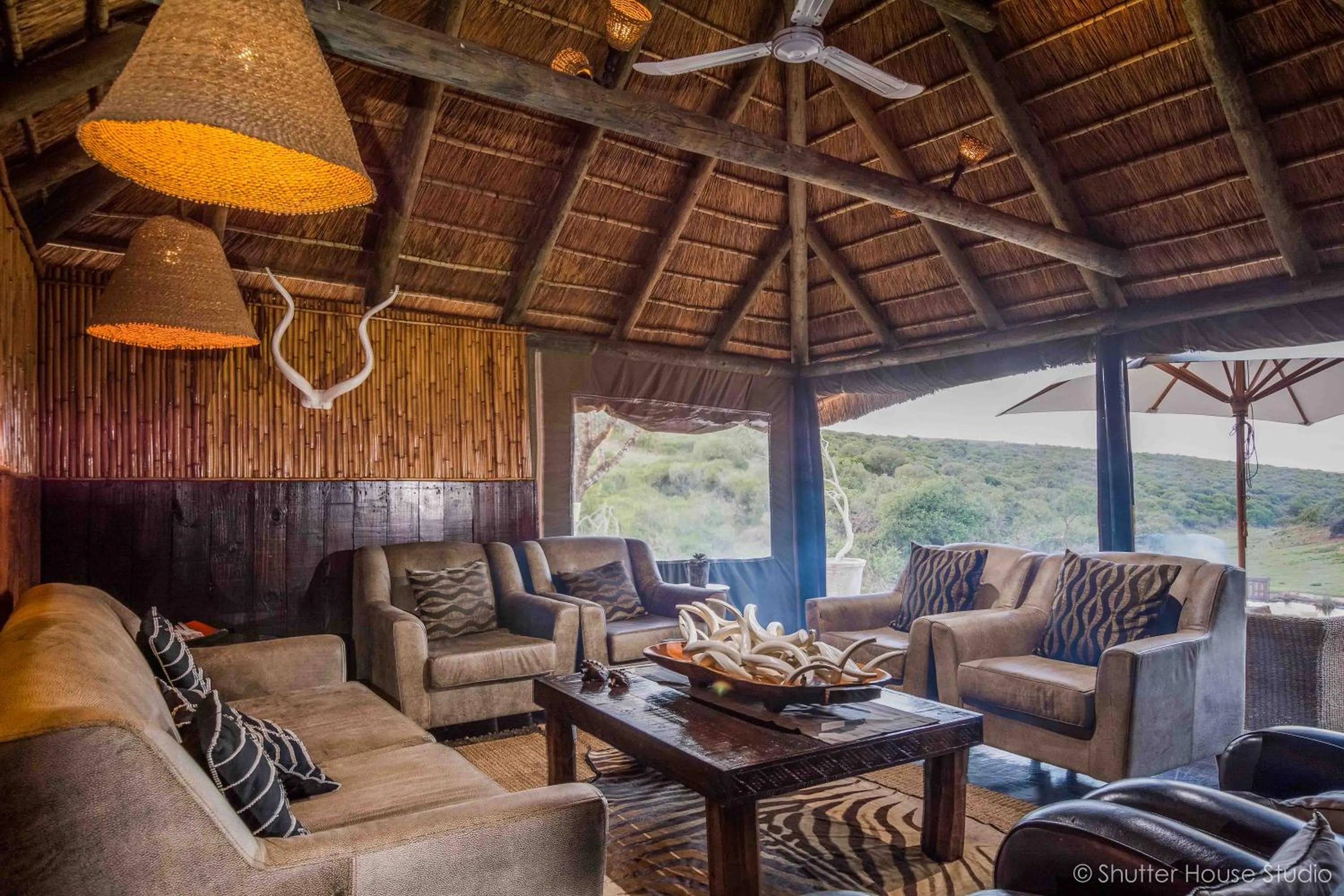 Lounge or bar in Safari Lodge - Amakhala Game Reserve
