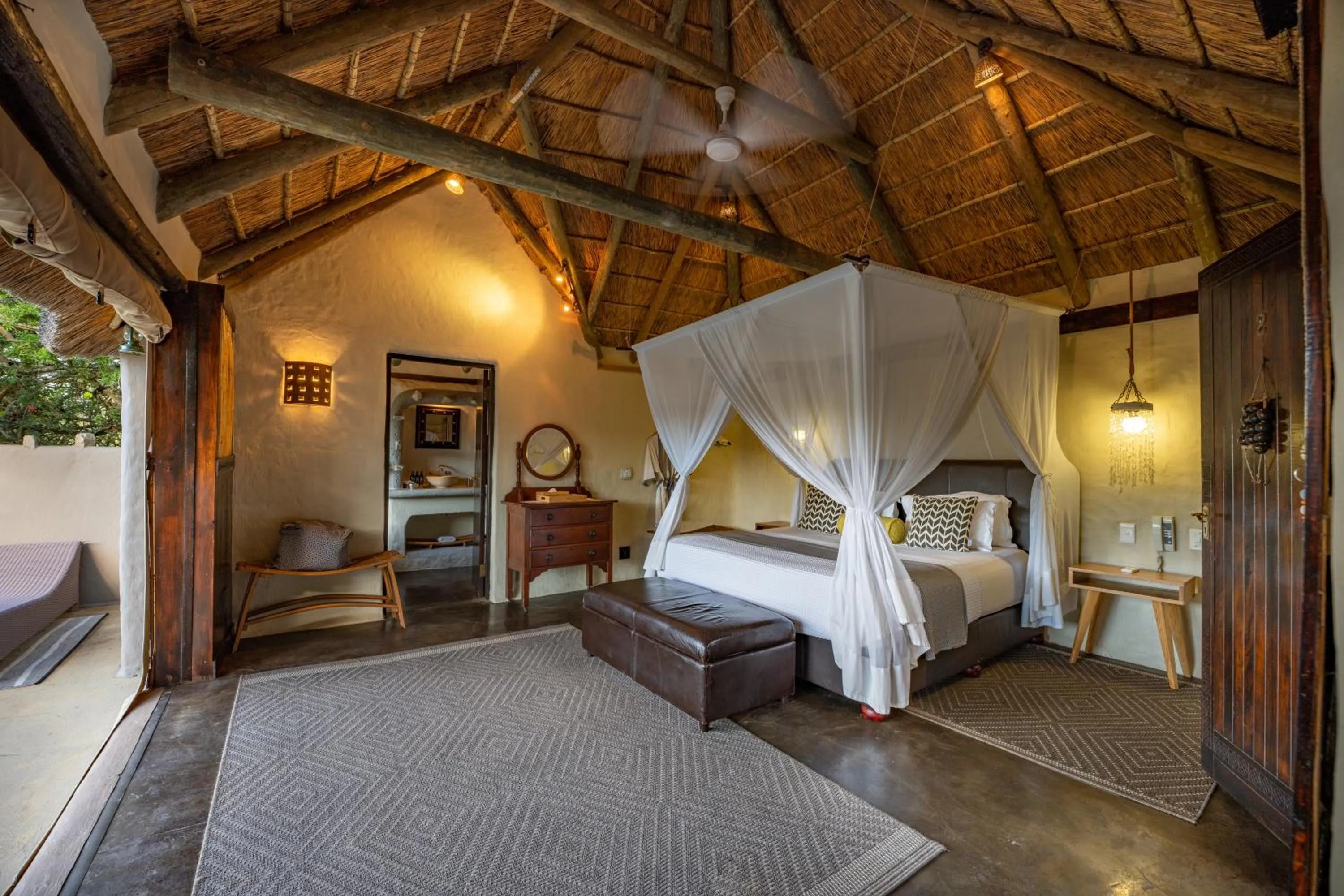 Bedroom, Bed in Safari Lodge - Amakhala Game Reserve