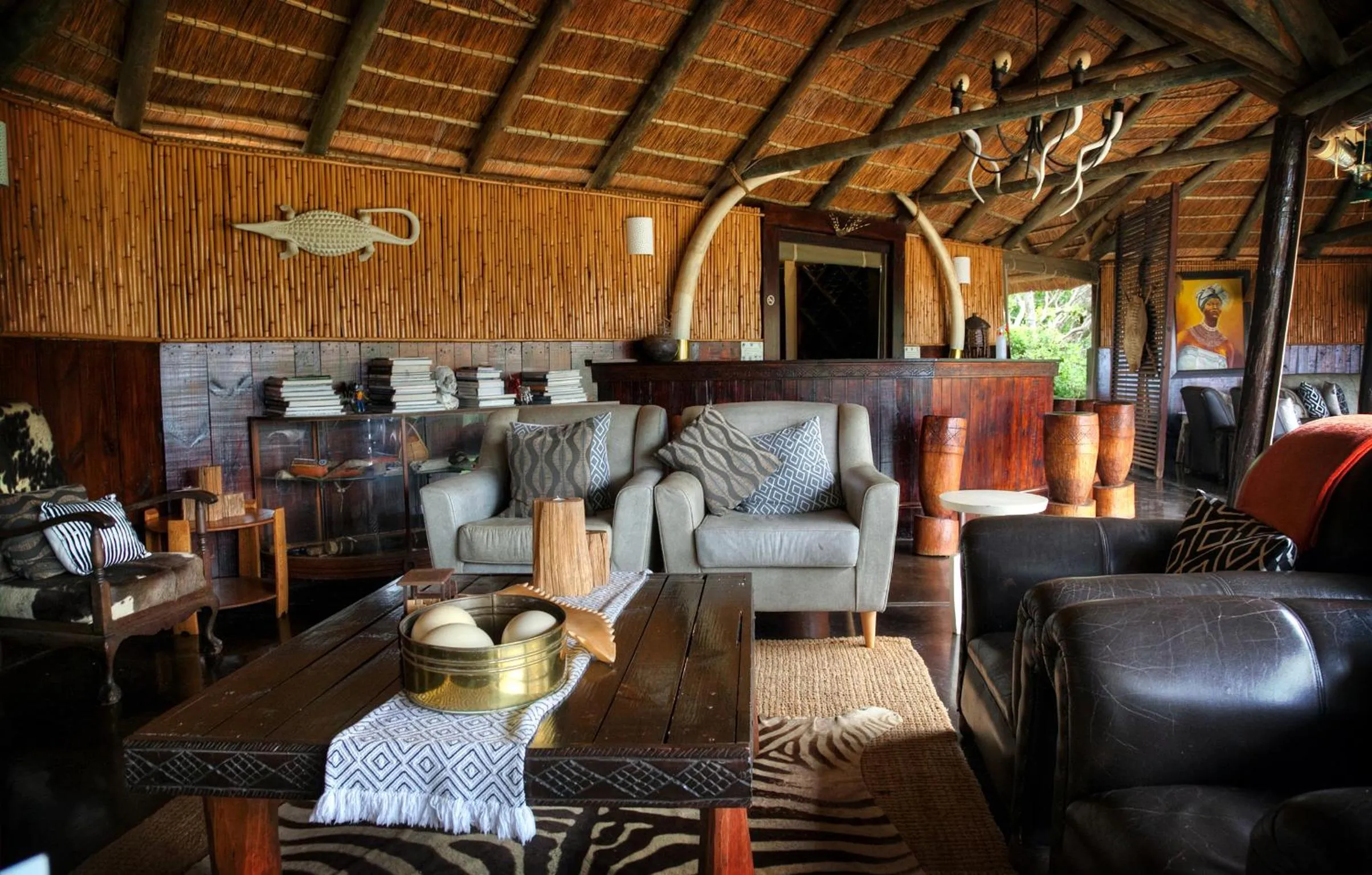 Lounge or bar in Safari Lodge - Amakhala Game Reserve