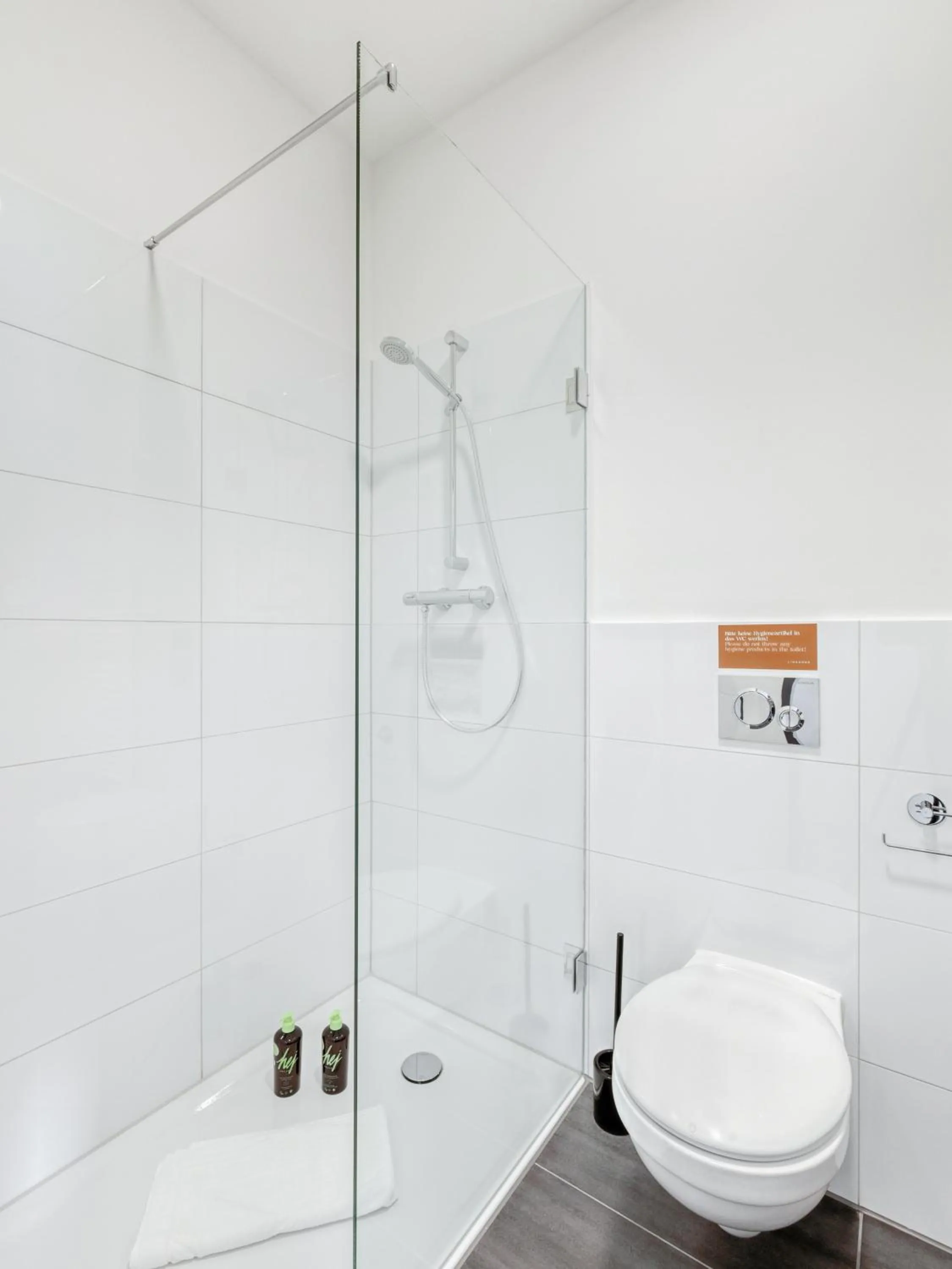 Shower in Limehome Mönchengladbach Fliethstraße