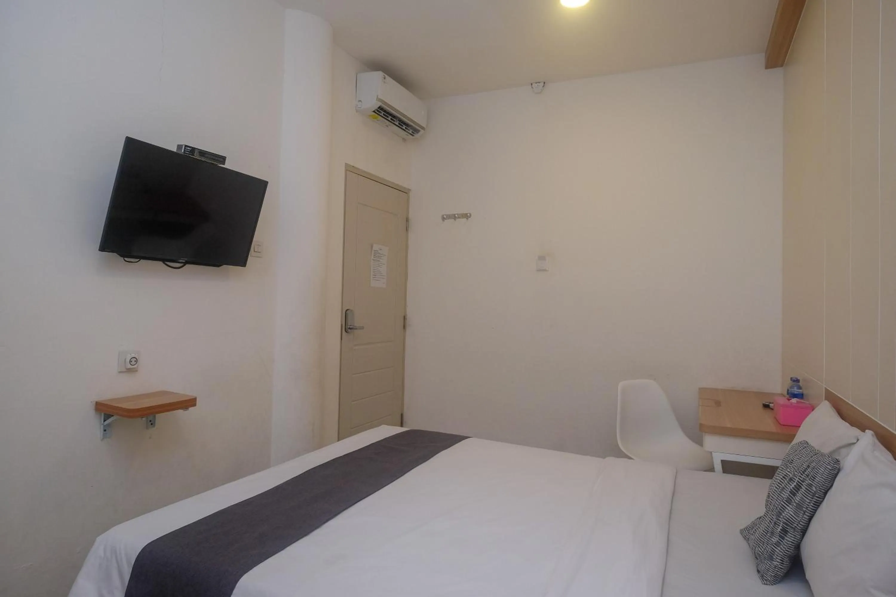 Bedroom, Bed in Ngampilan Residence Yogyakarta Mitra RedDoorz