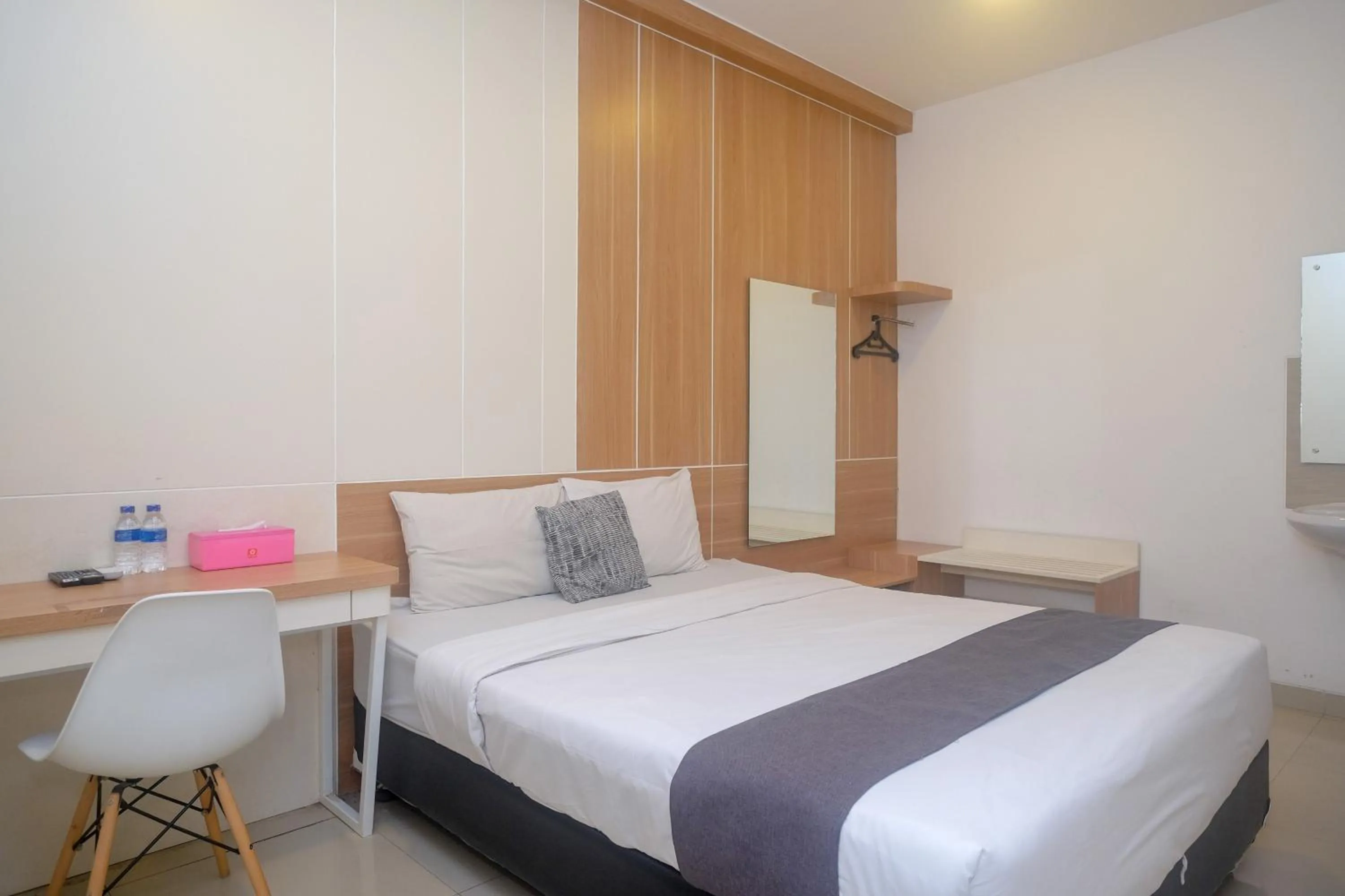 Bedroom, Bed in Ngampilan Residence Yogyakarta Mitra RedDoorz