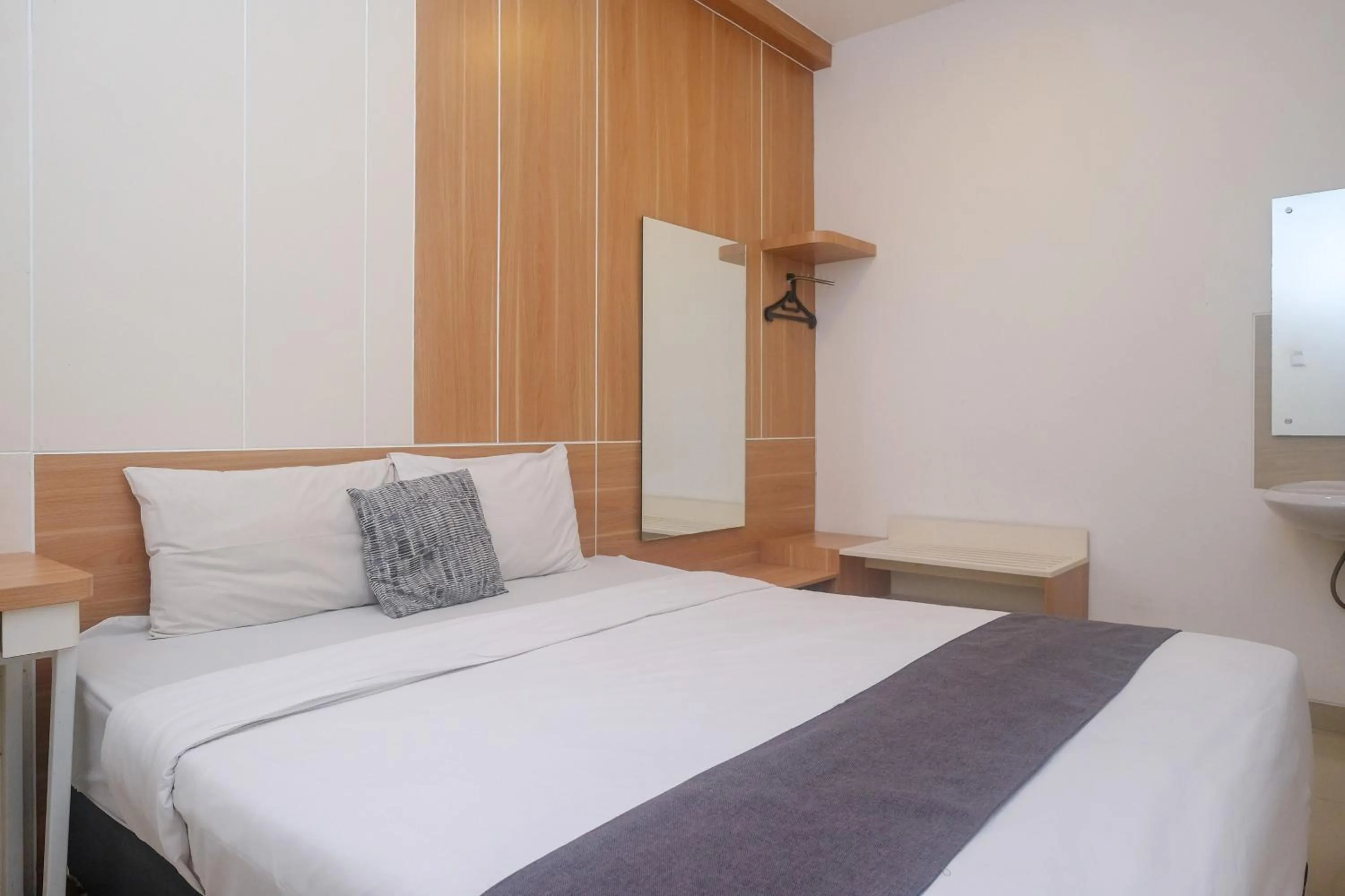 Bedroom, Bed in Ngampilan Residence Yogyakarta Mitra RedDoorz