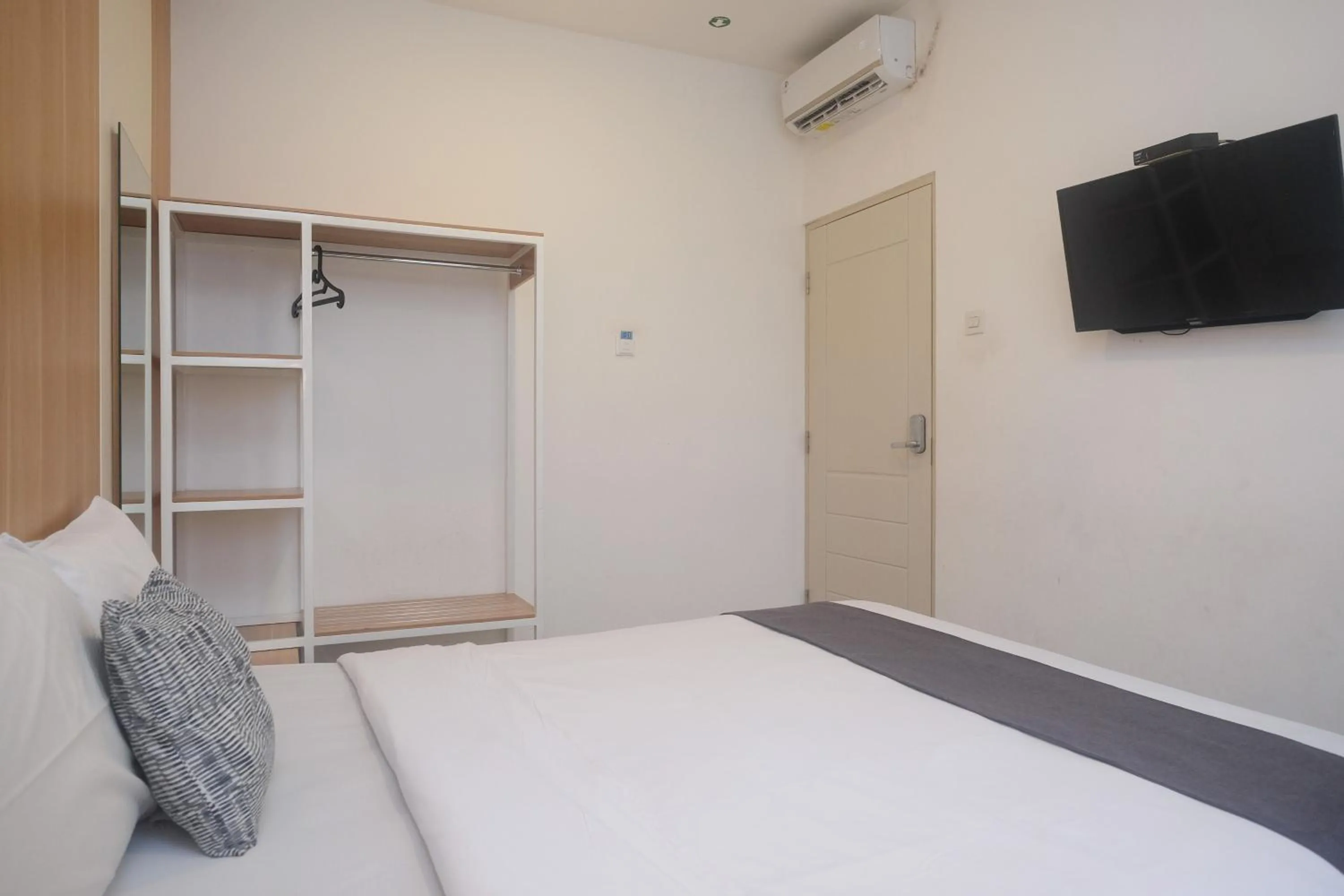 Bedroom, Bed in Ngampilan Residence Yogyakarta Mitra RedDoorz