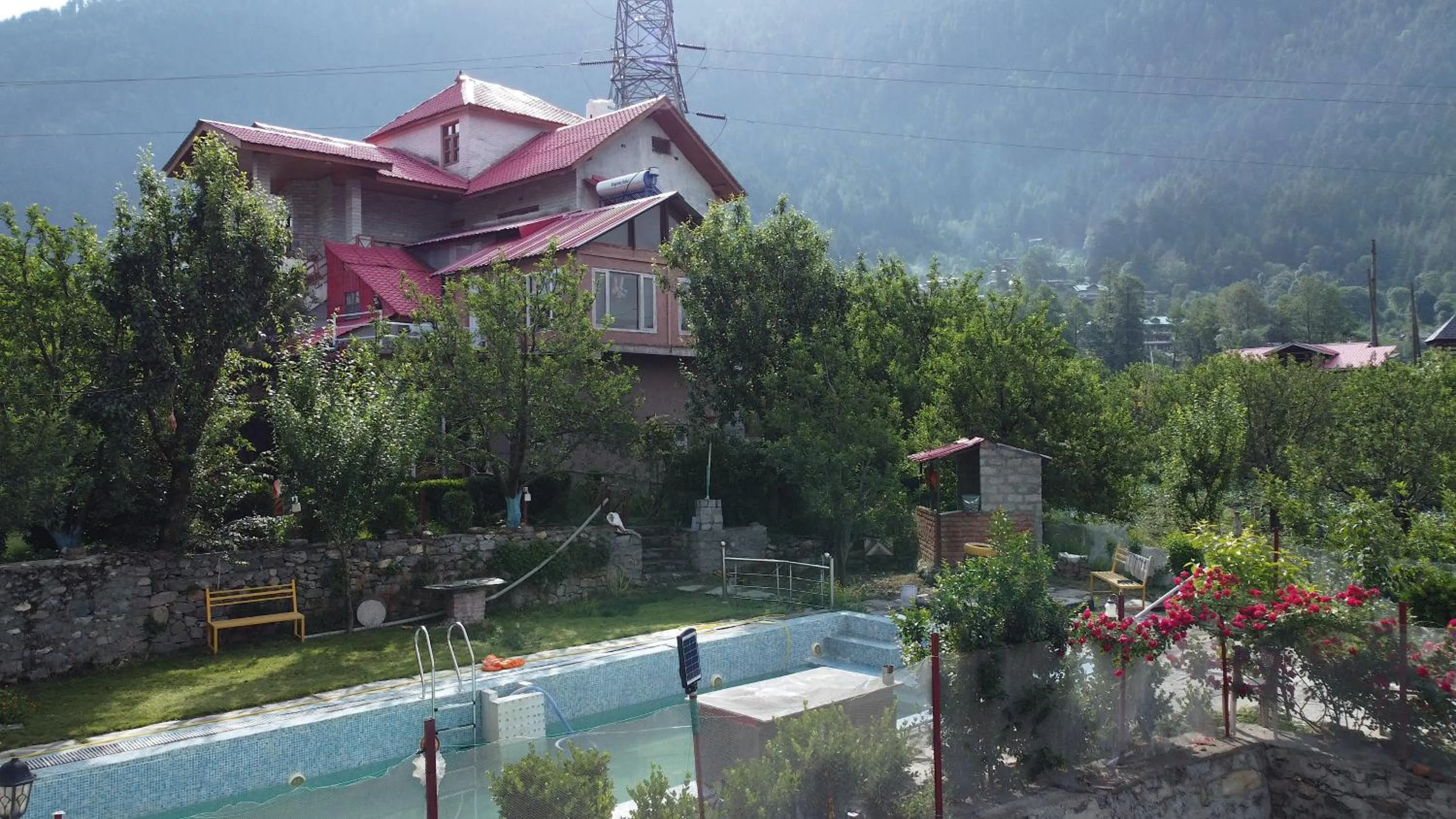 Swimming pool in Countryside Himalayan Resort