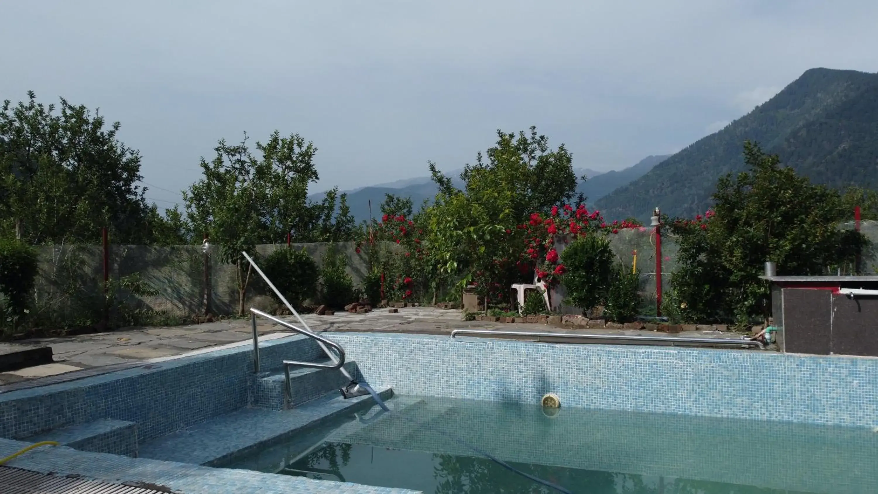 Swimming pool in Countryside Himalayan Resort Swimming pool in Countryside Himalayan Resort