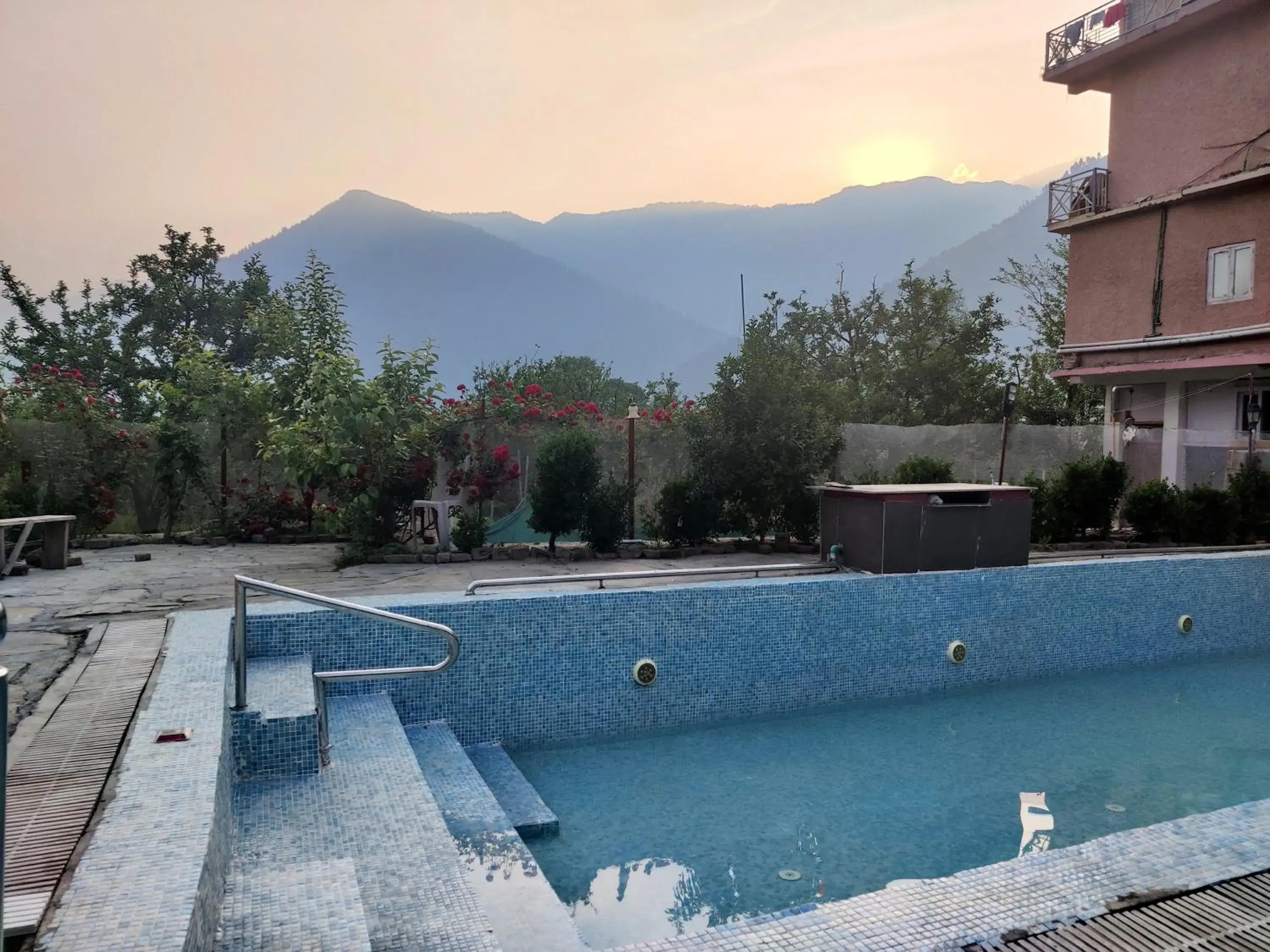 Swimming pool in Countryside Himalayan Resort Swimming pool in Countryside Himalayan Resort