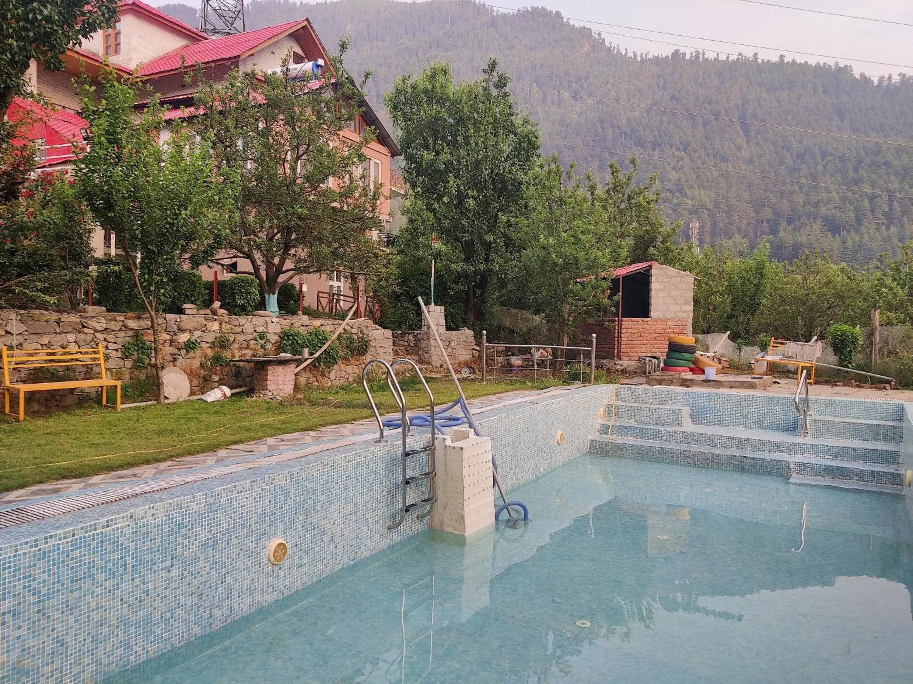 Swimming pool in Countryside Himalayan Resort Swimming pool in Countryside Himalayan Resort