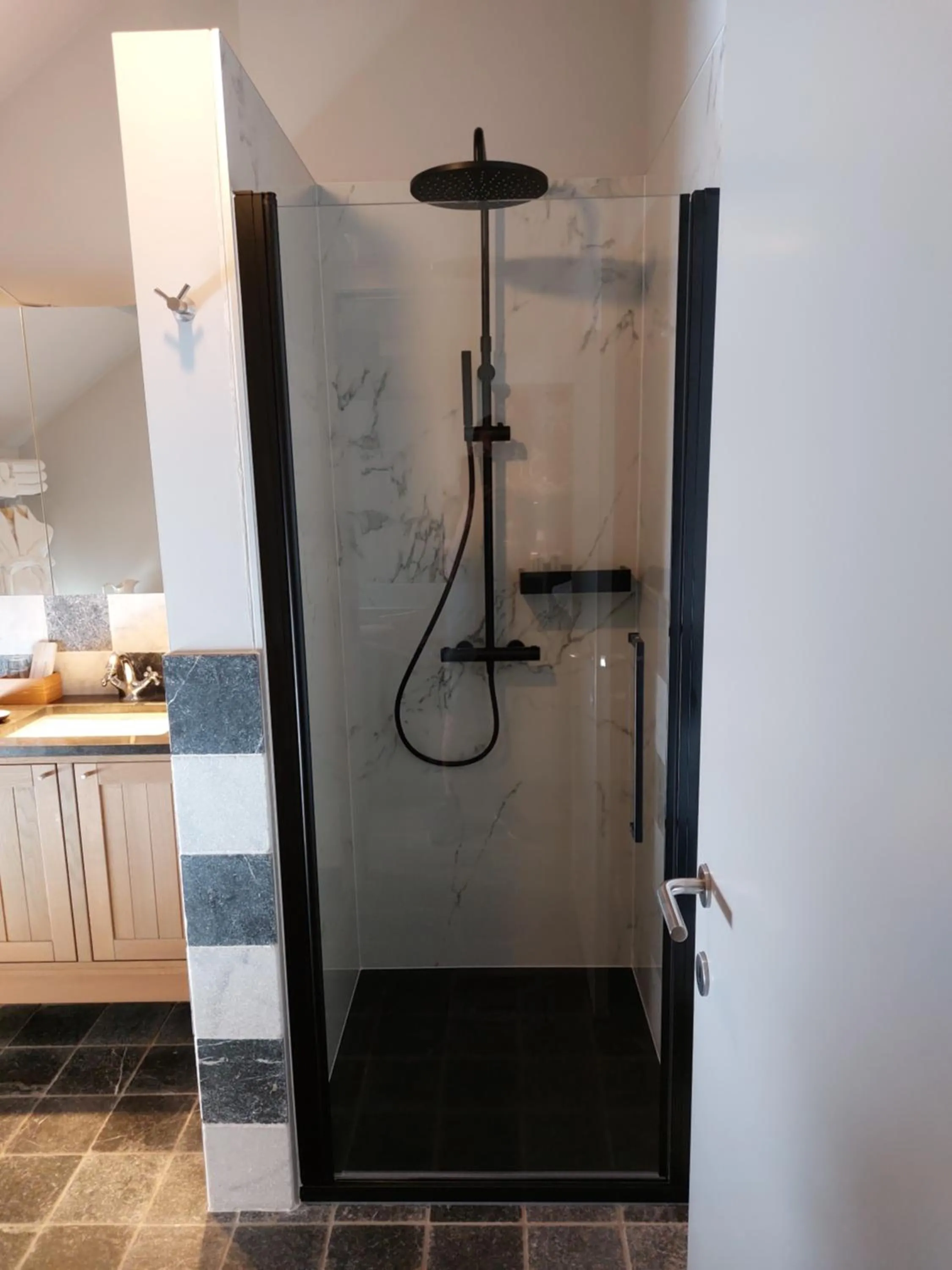 Shower in B&B Bloonwinning