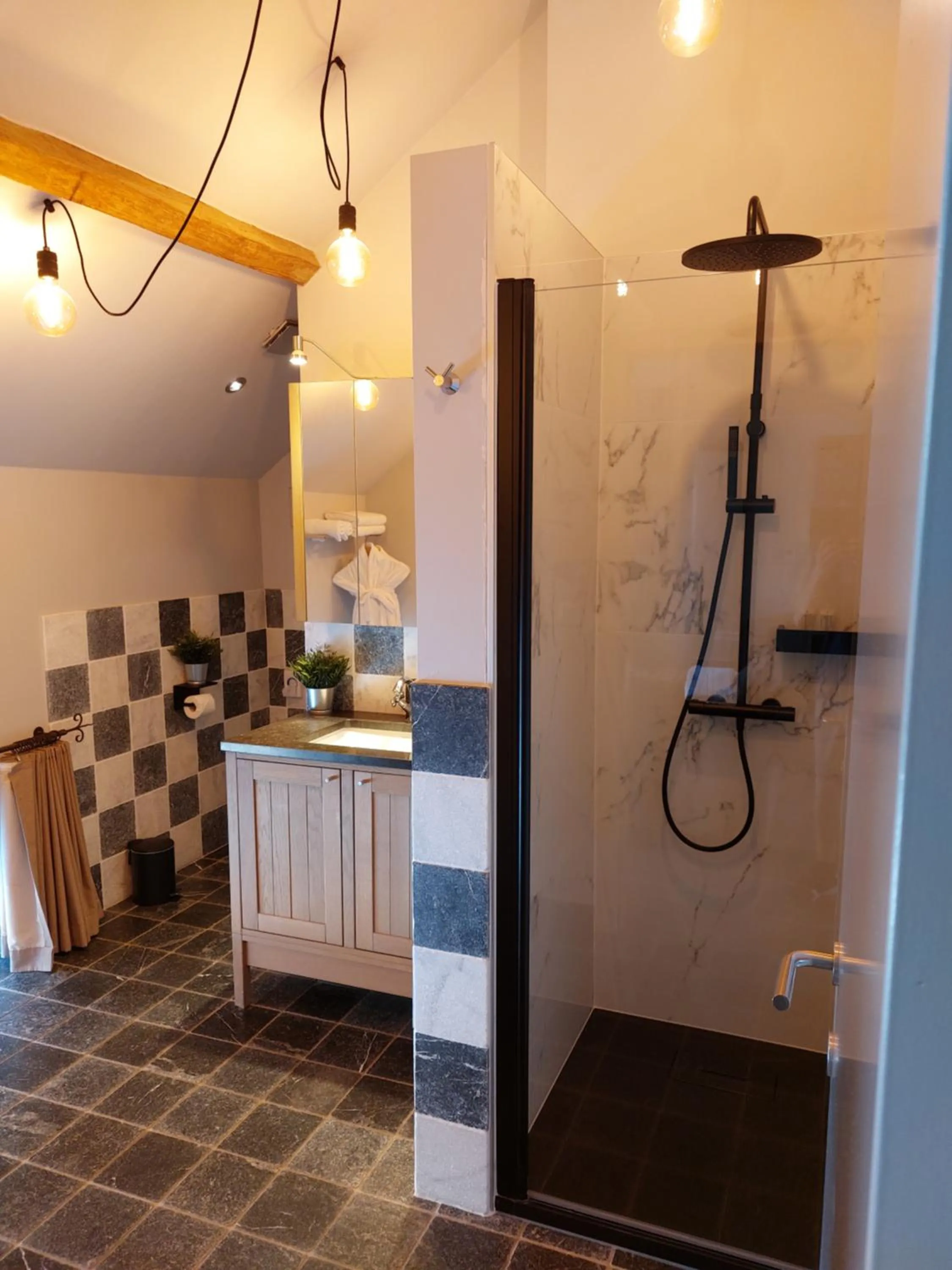 Shower in B&B Bloonwinning