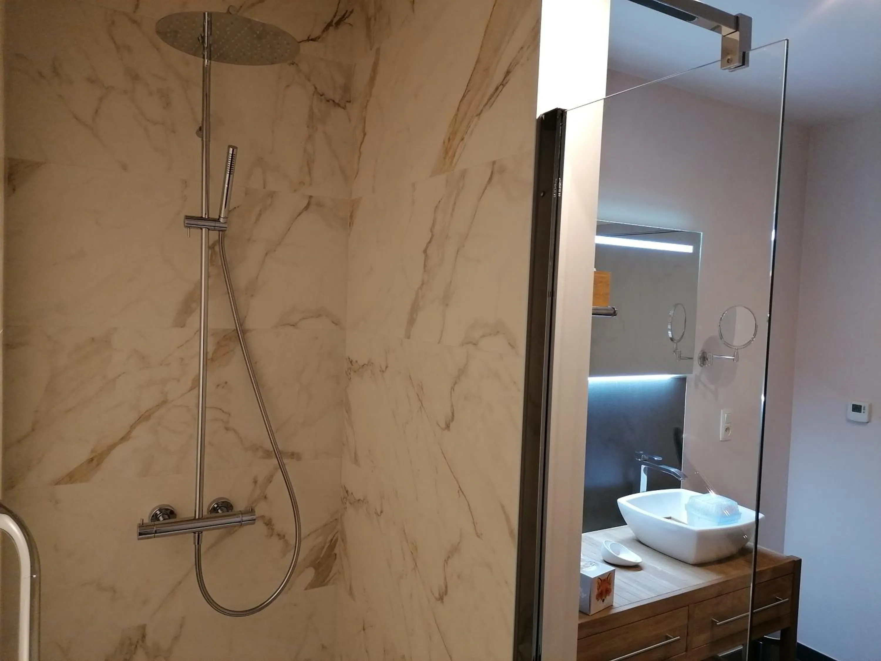Shower in B&B Bloonwinning
