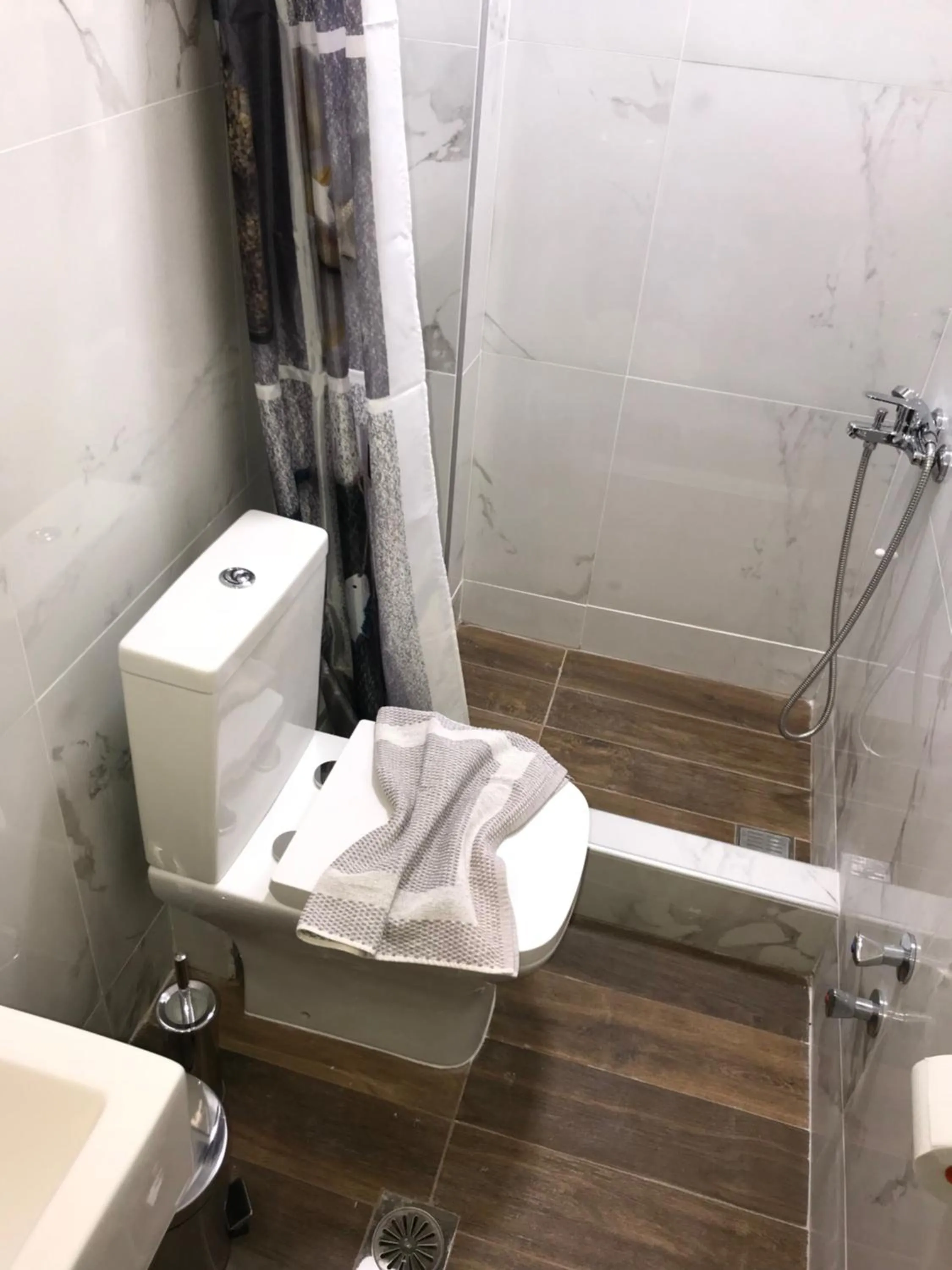 Shower in Regos Resort Hotel