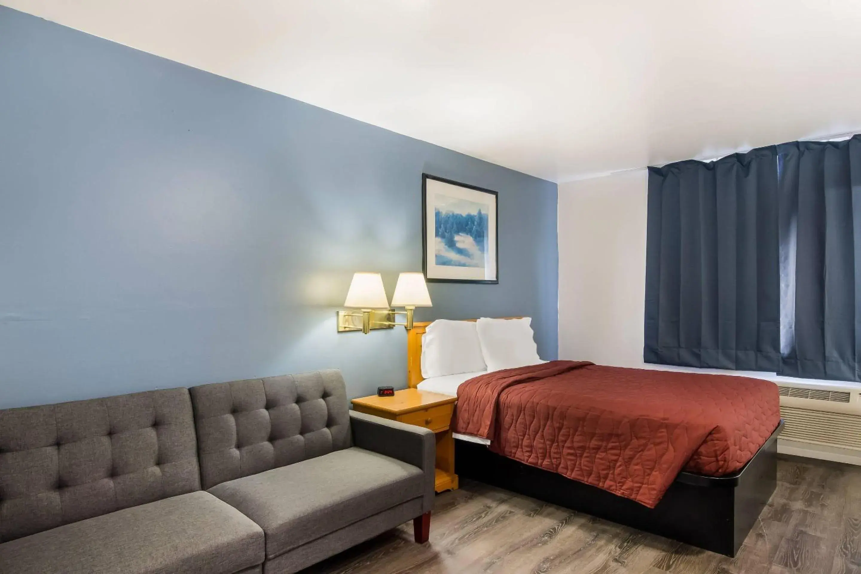 Bedroom, Bed in Rodeway Inn & Suites Sidney Historic Downtown I-80 Bedroom, Bed in Rodeway Inn & Suites Sidney Historic Downtown I-80
