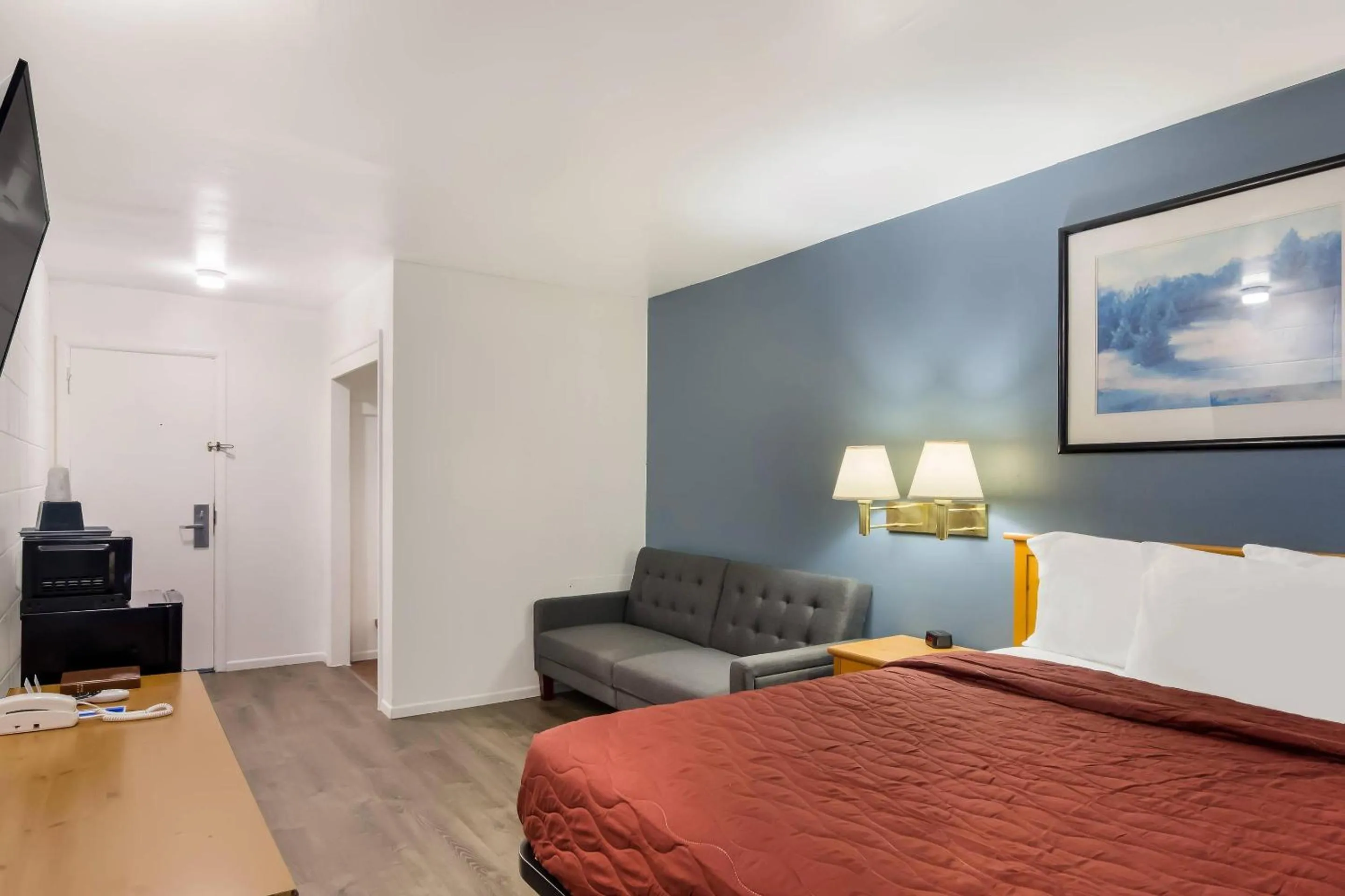 Bedroom, Bed in Rodeway Inn & Suites Sidney Historic Downtown I-80