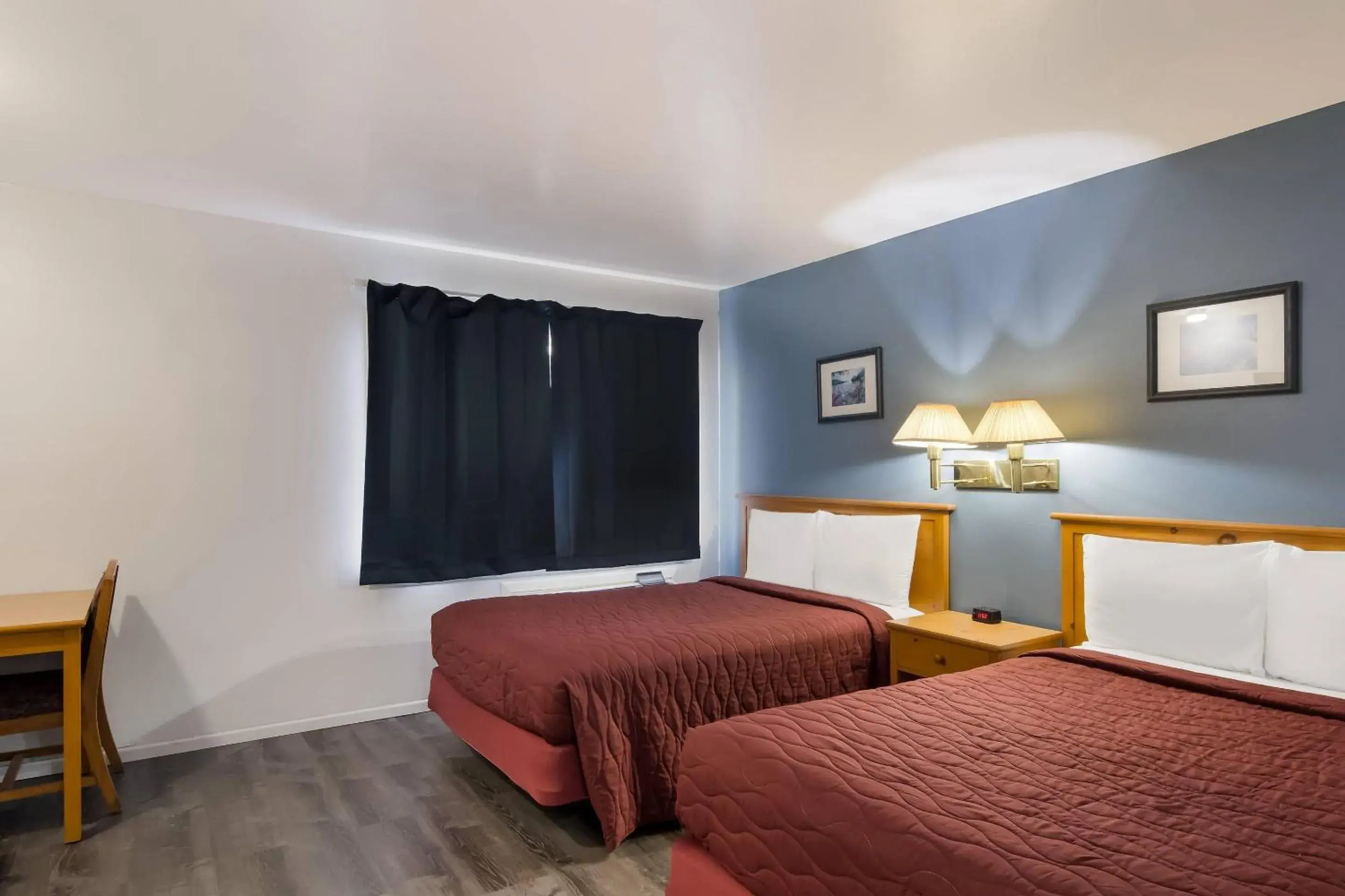 Bedroom, Bed in Rodeway Inn & Suites Sidney Historic Downtown I-80 Bedroom, Bed in Rodeway Inn & Suites Sidney Historic Downtown I-80