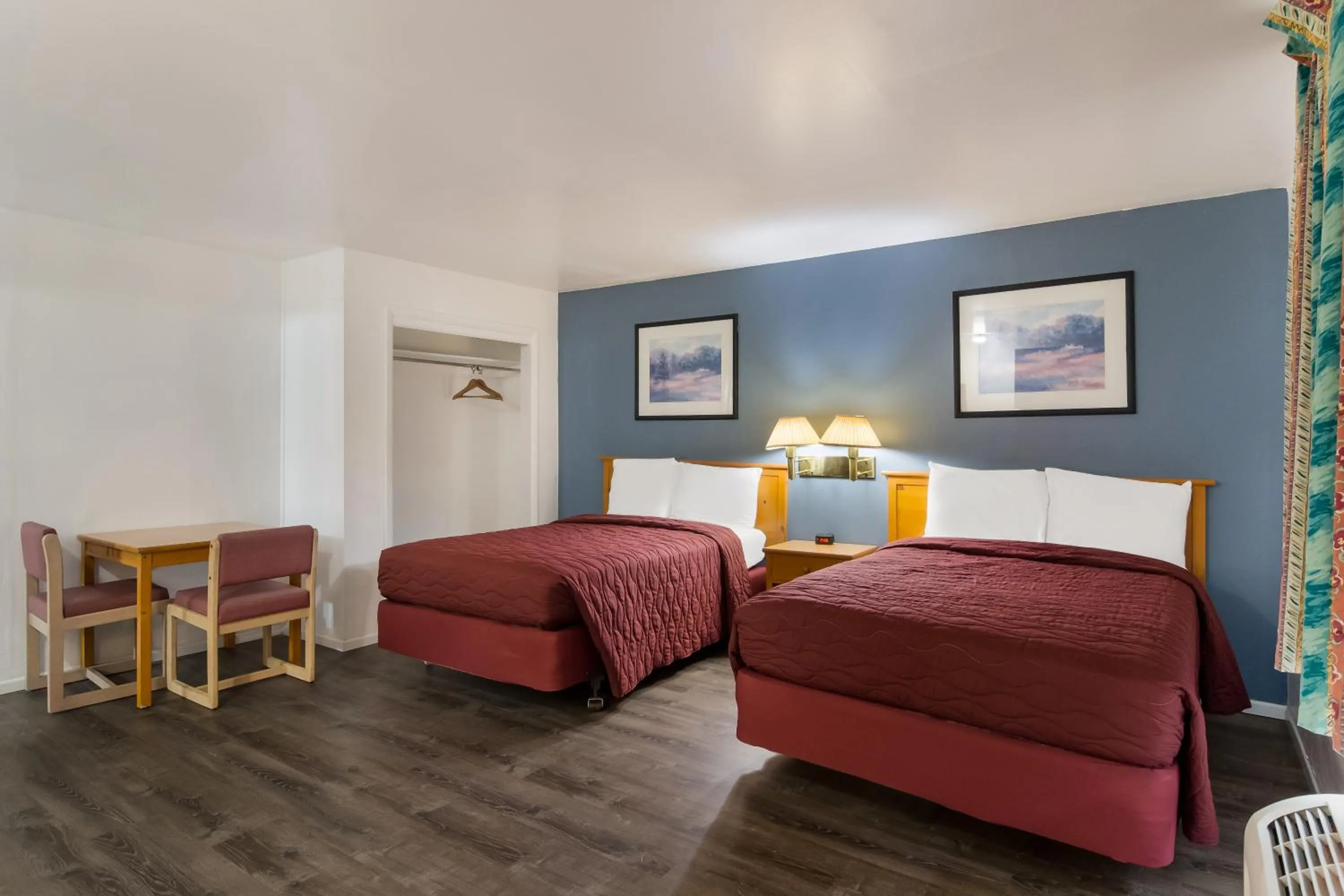 Photo of the whole room, Bed in Rodeway Inn & Suites Sidney Historic Downtown I-80