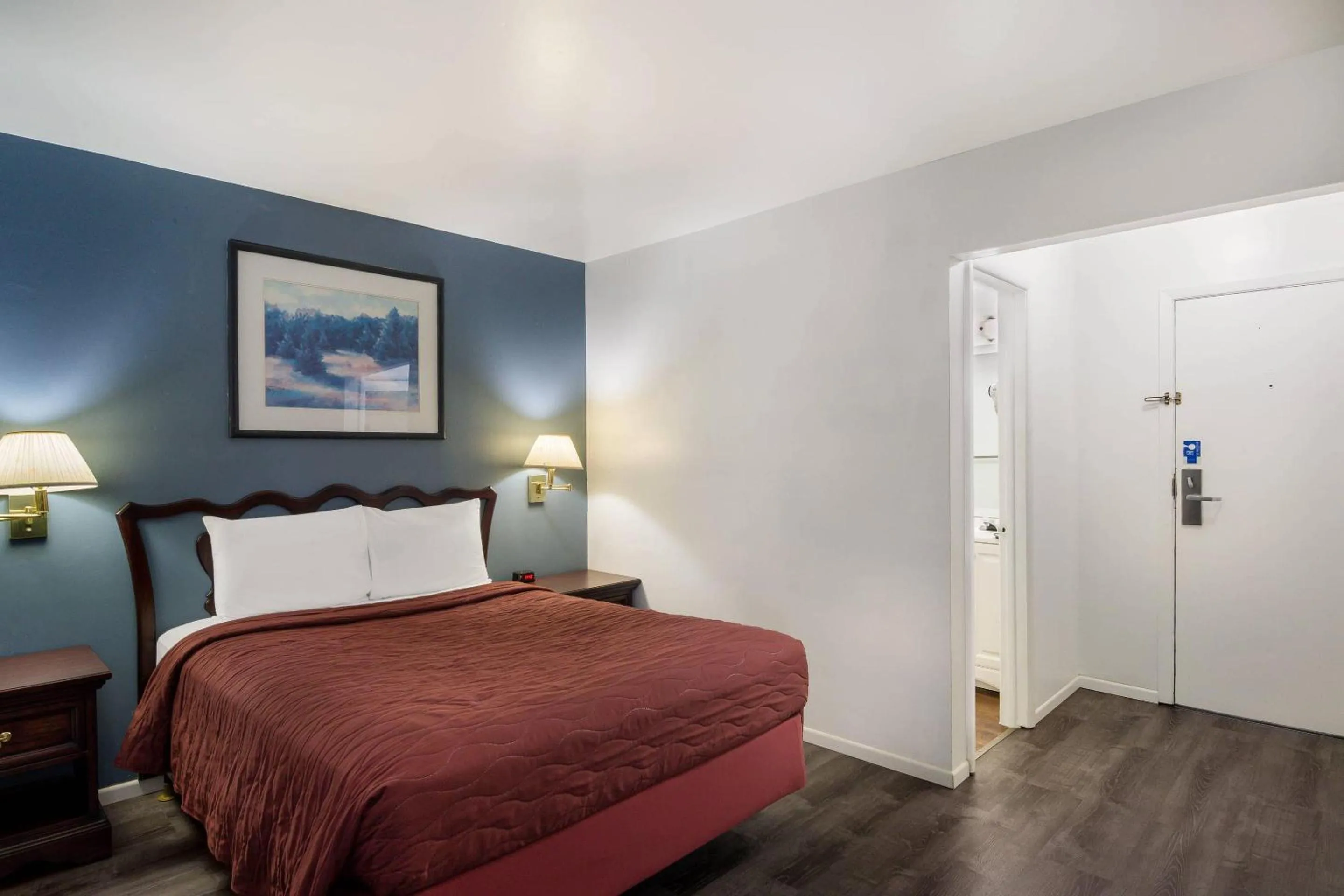 Bedroom, Bed in Rodeway Inn & Suites Sidney Historic Downtown I-80