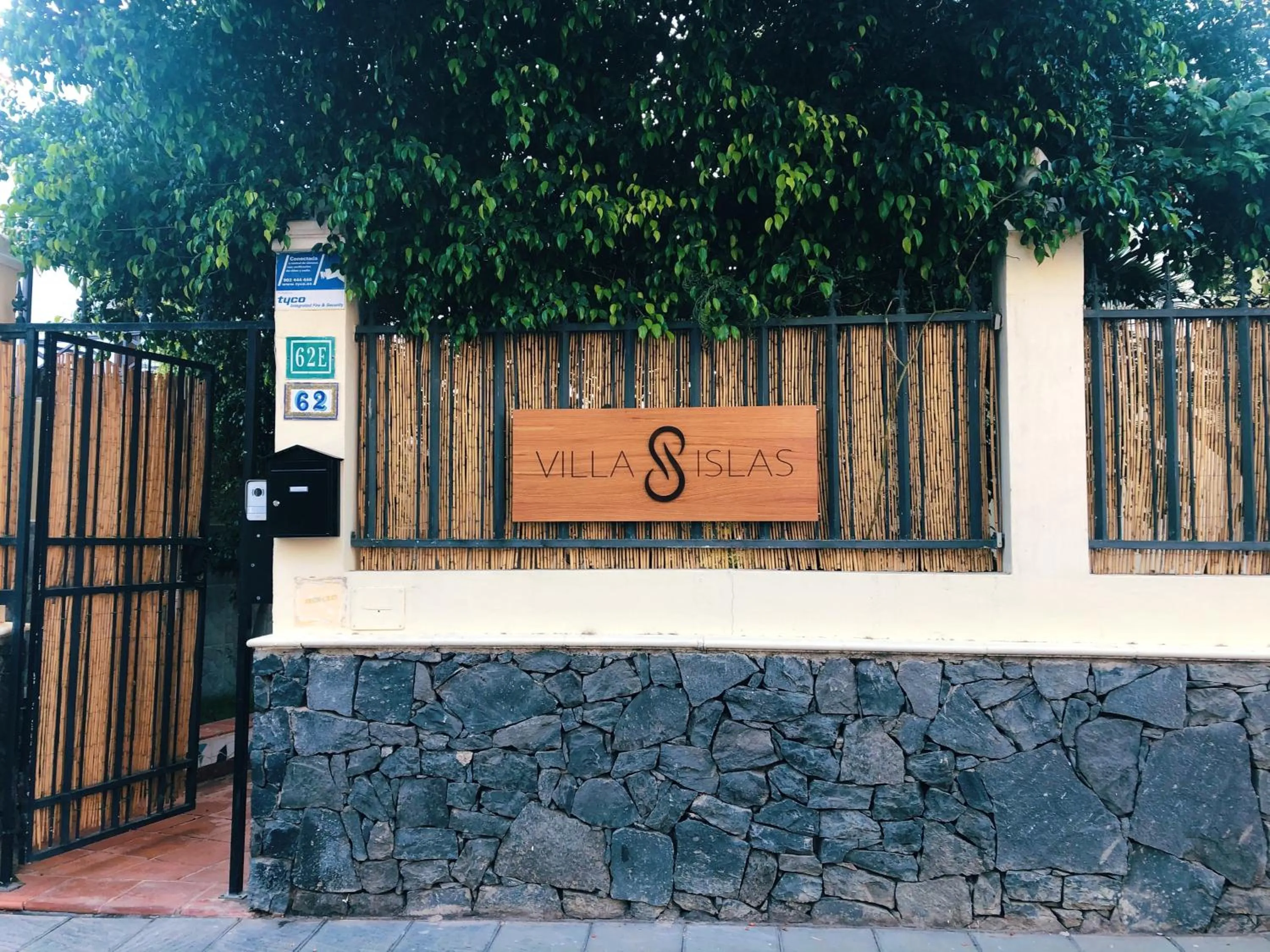 Property logo or sign in Villa 8 Islas