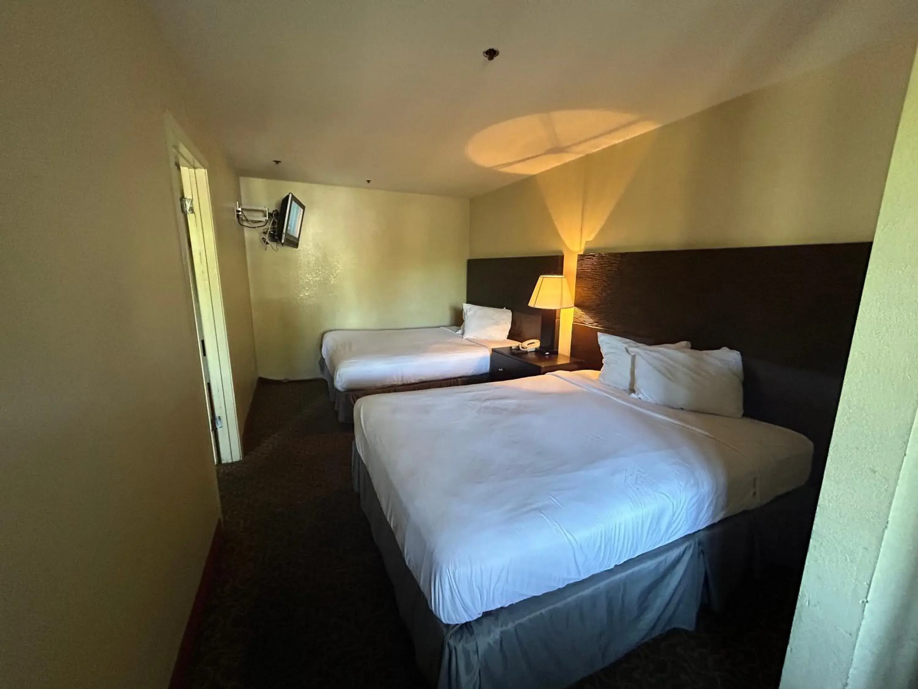 Bedroom, Bed in Motel 6 Tempe, AZ Elliot Road Bedroom, Bed in Motel 6 Tempe, AZ Elliot Road