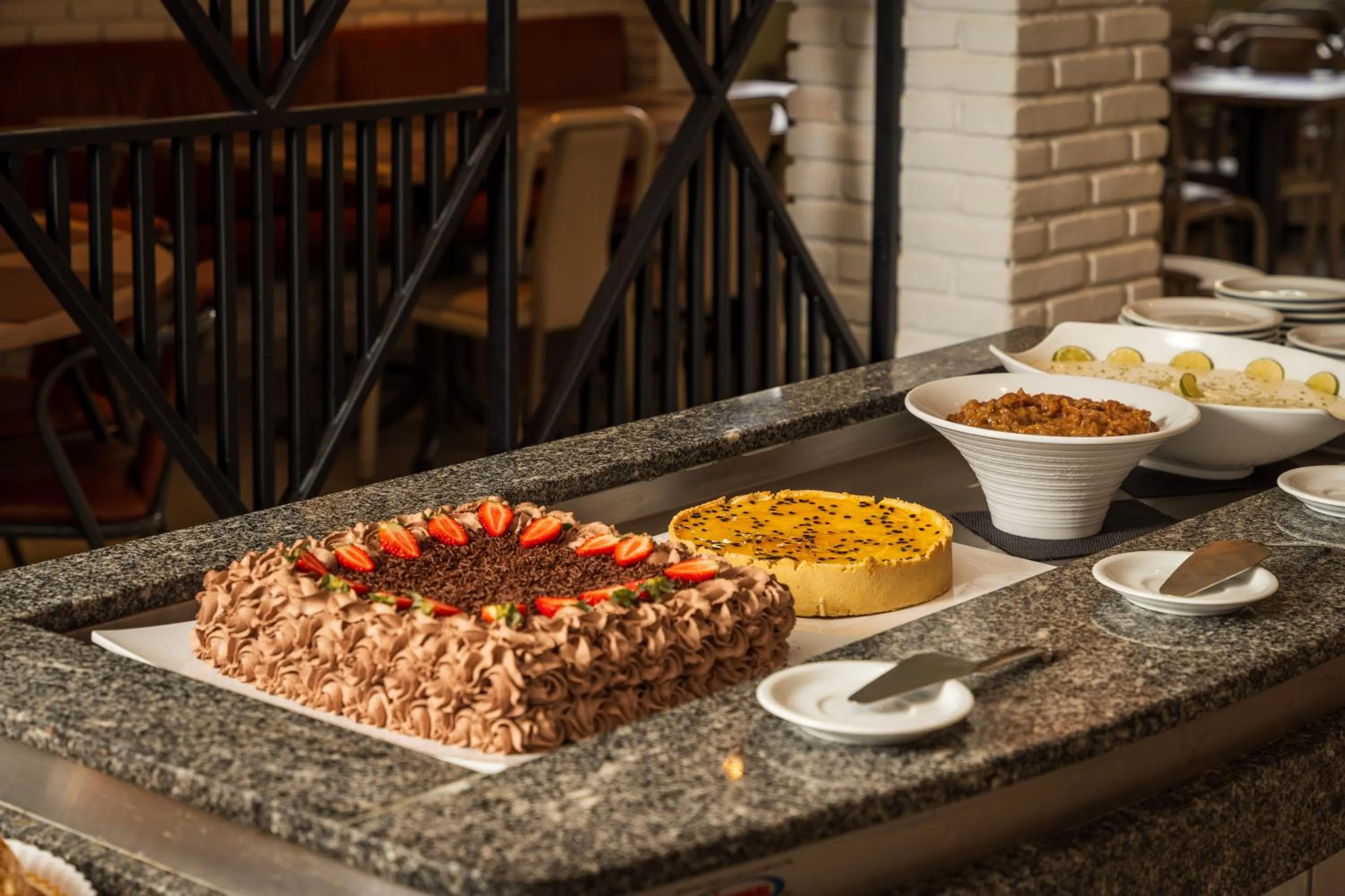 Restaurant/places to eat in Grinbergs Village Hotel