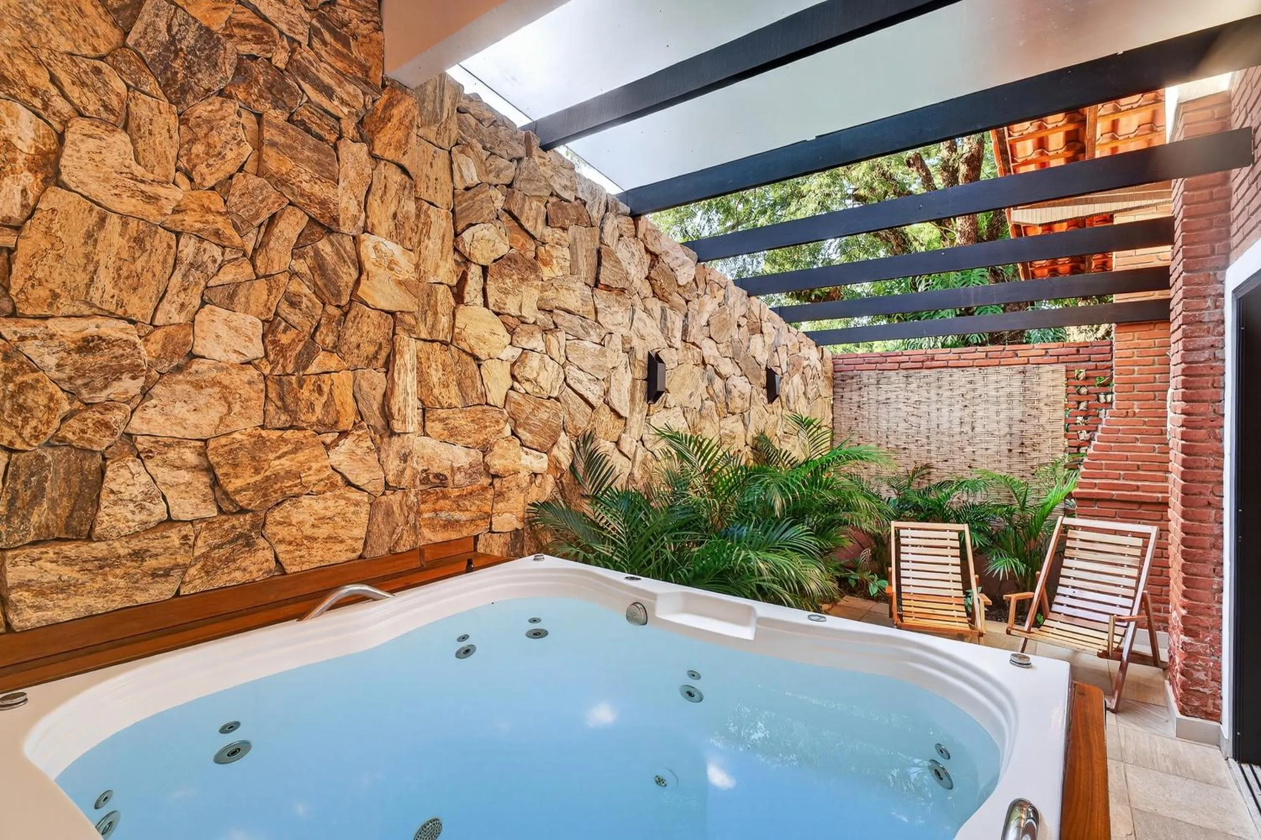 Hot Tub in Grinbergs Village Hotel