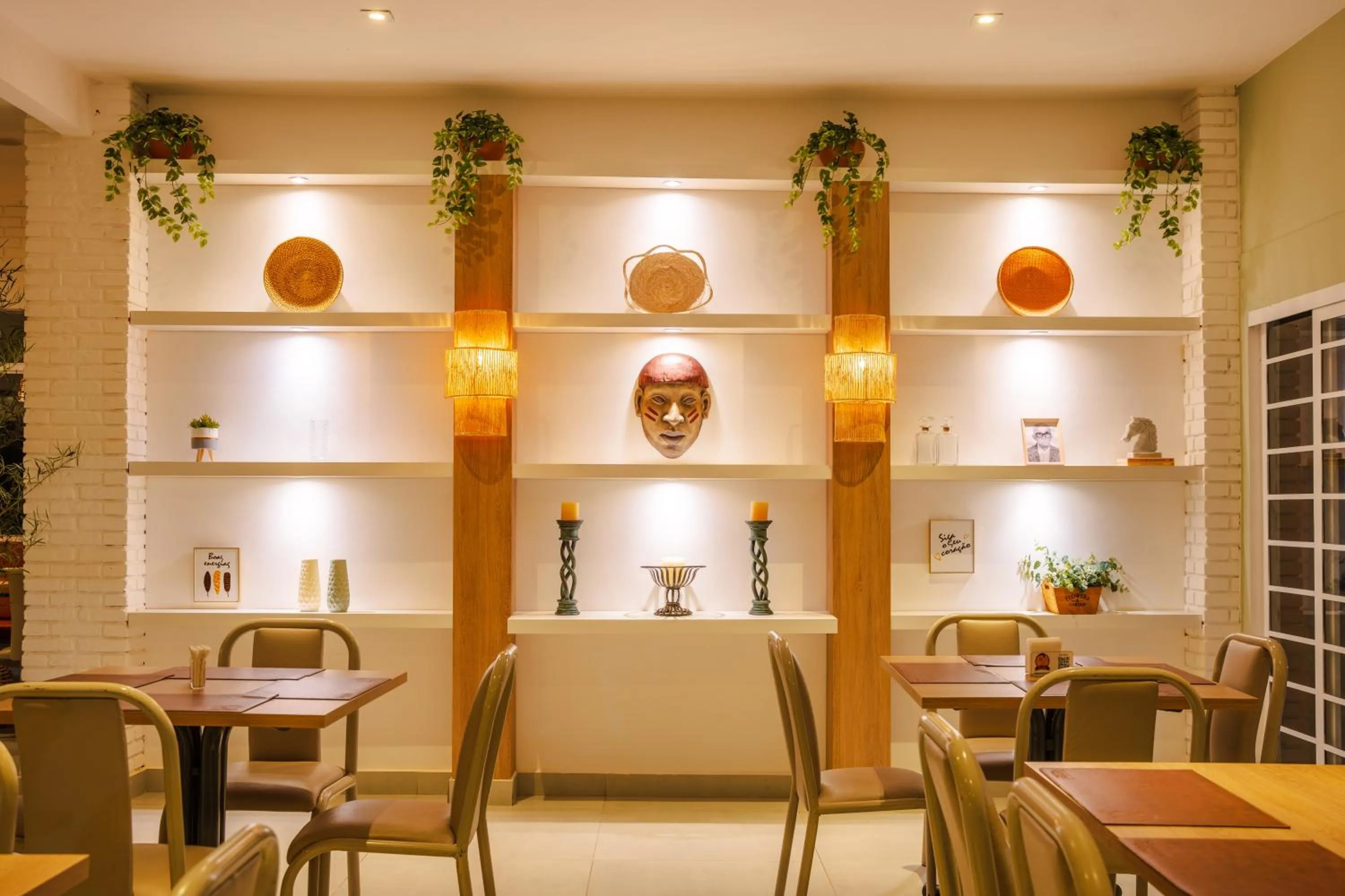 Restaurant/places to eat in Grinbergs Village Hotel