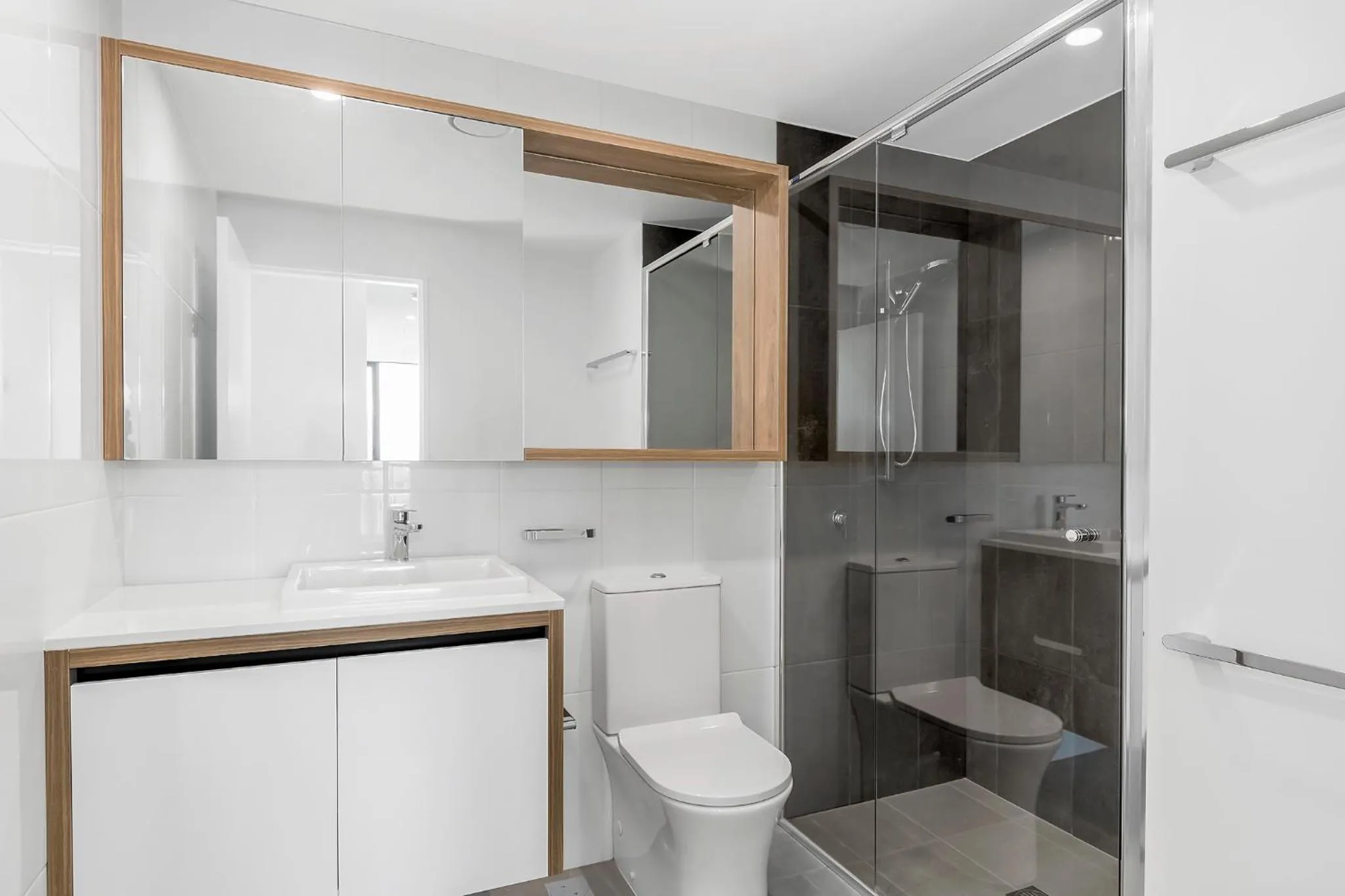 Shower in Koko Broadbeach - Official