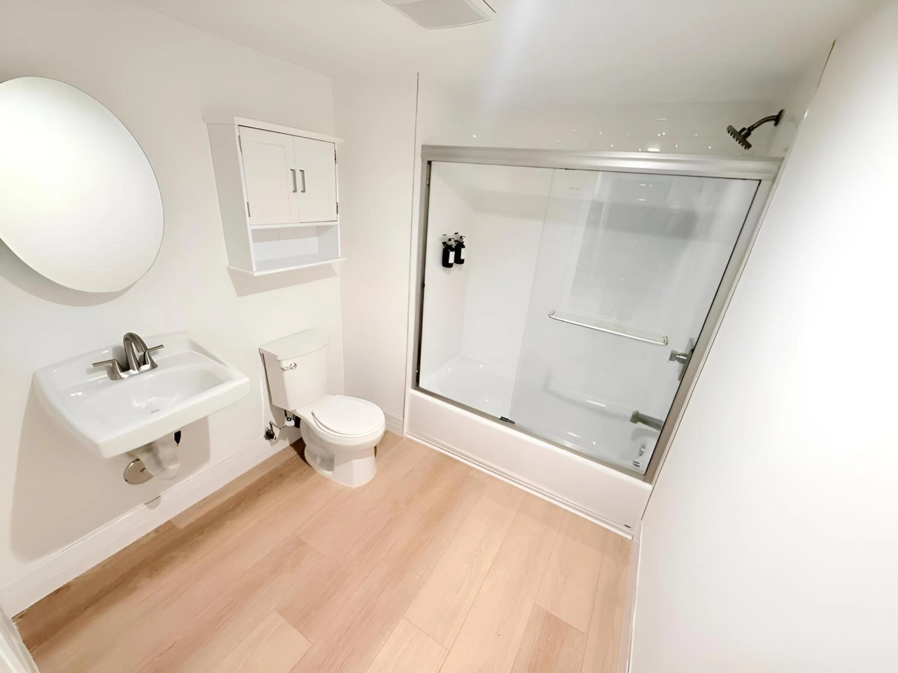 Bathroom in Los Angeles Premium City Suites with Free Parking