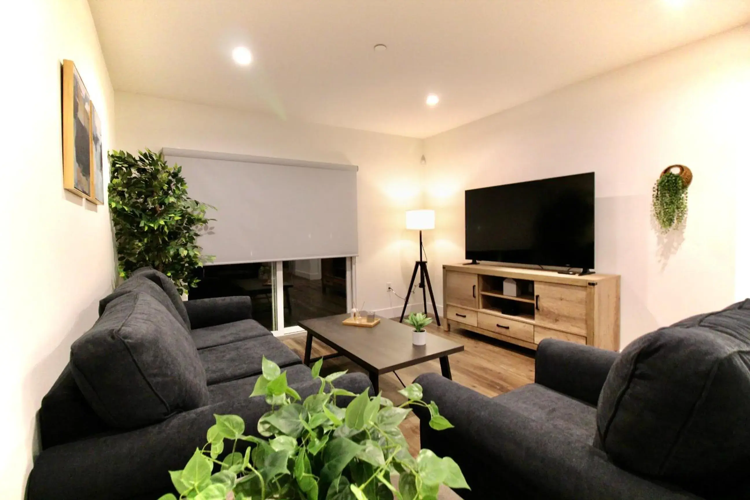 Living room in Los Angeles Premium City Suites with Free Parking Living room in Los Angeles Premium City Suites with Free Parking