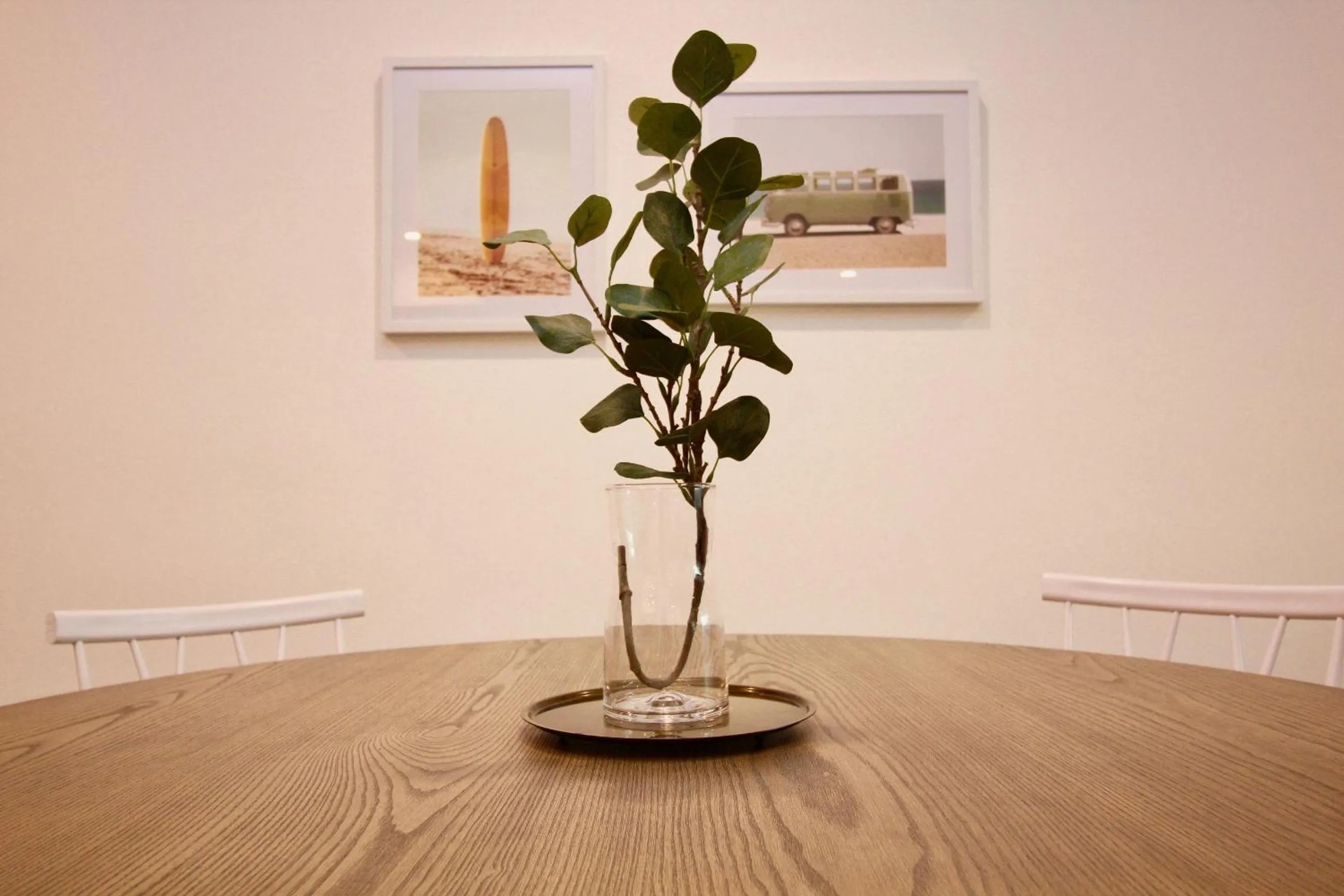 Dining area in Los Angeles Premium City Suites with Free Parking