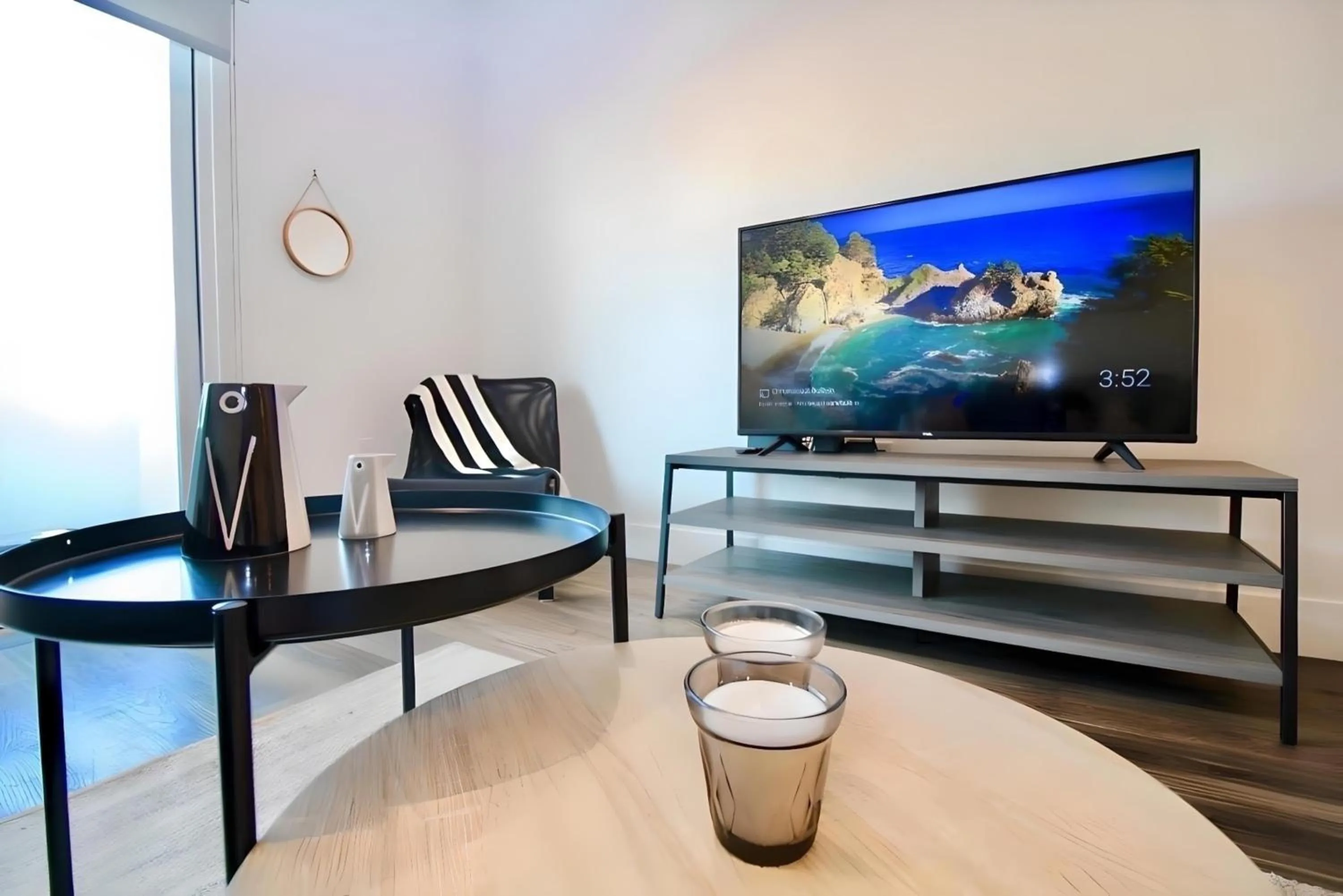 TV and multimedia in Los Angeles Premium City Suites with Free Parking