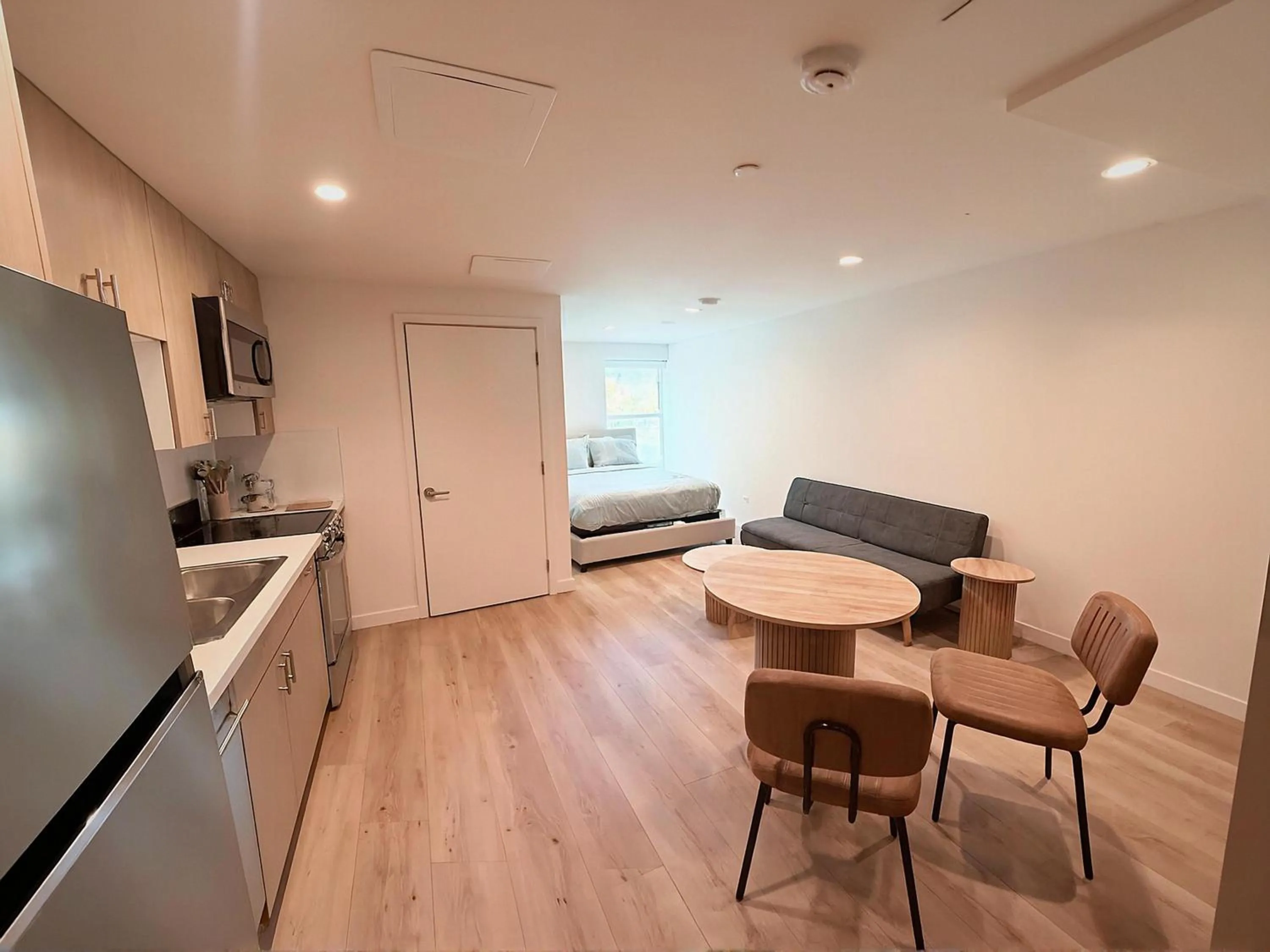 Living room in Los Angeles Premium City Suites with Free Parking